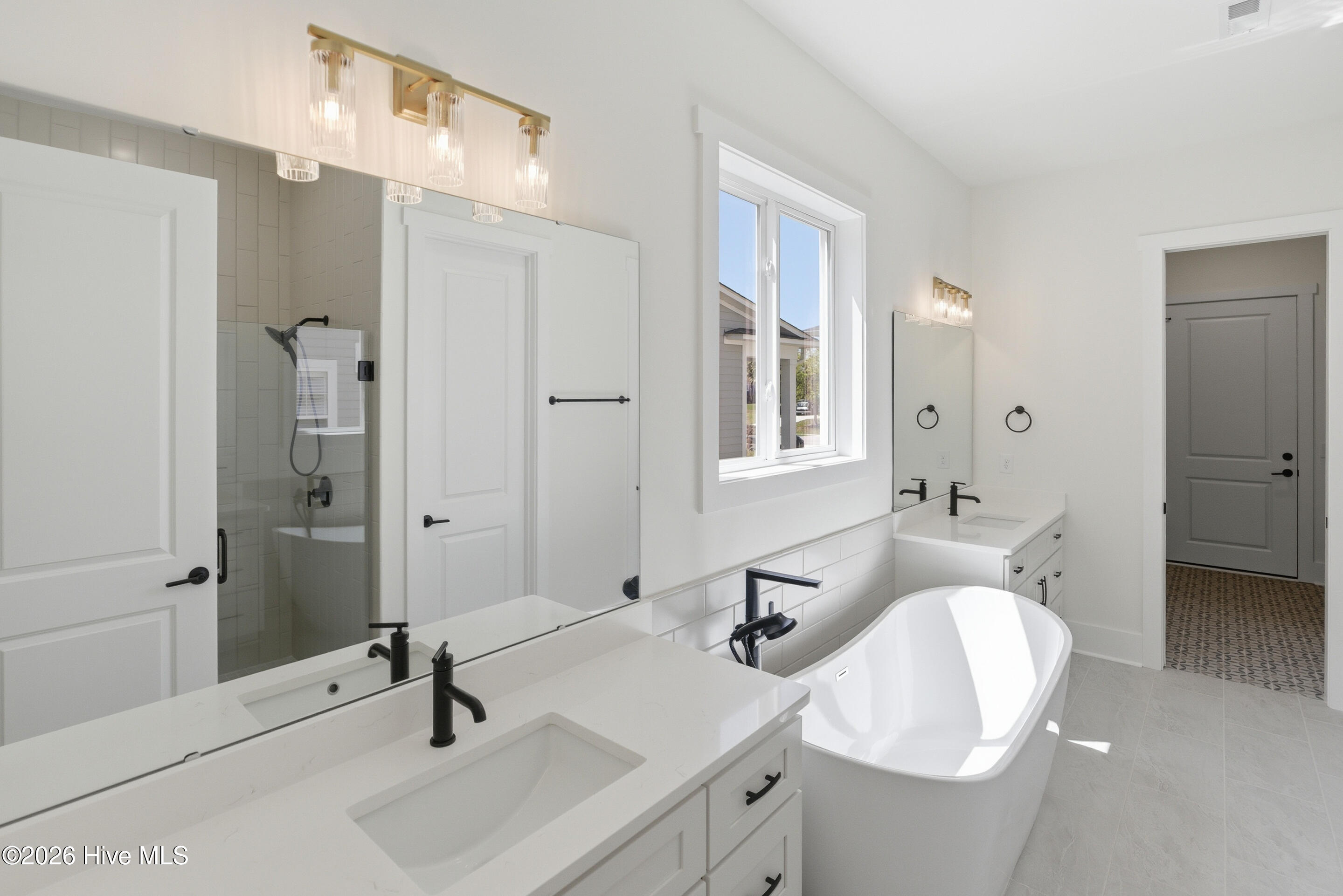 100564913 | Photo 33