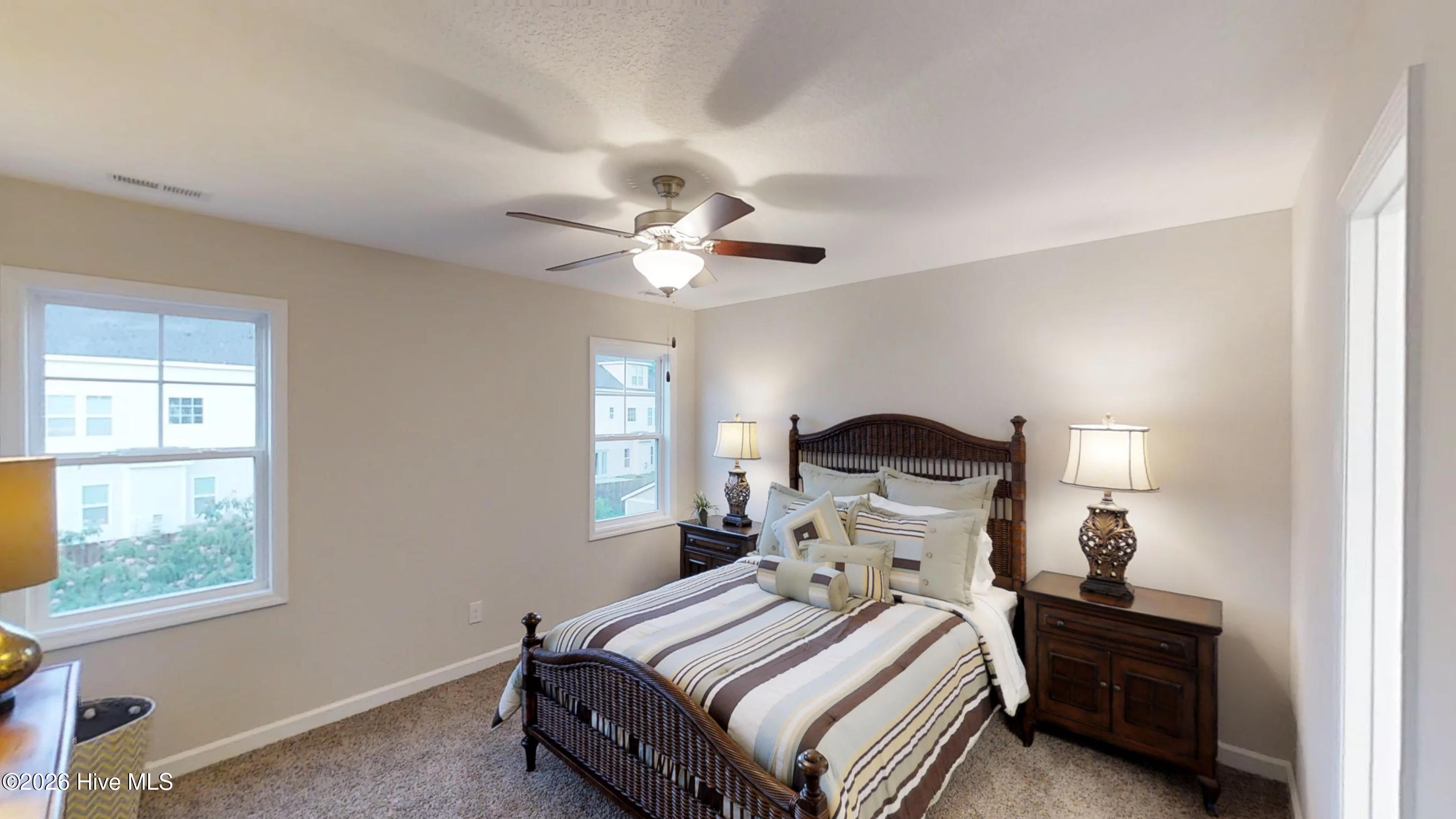 100563433 | Photo 12