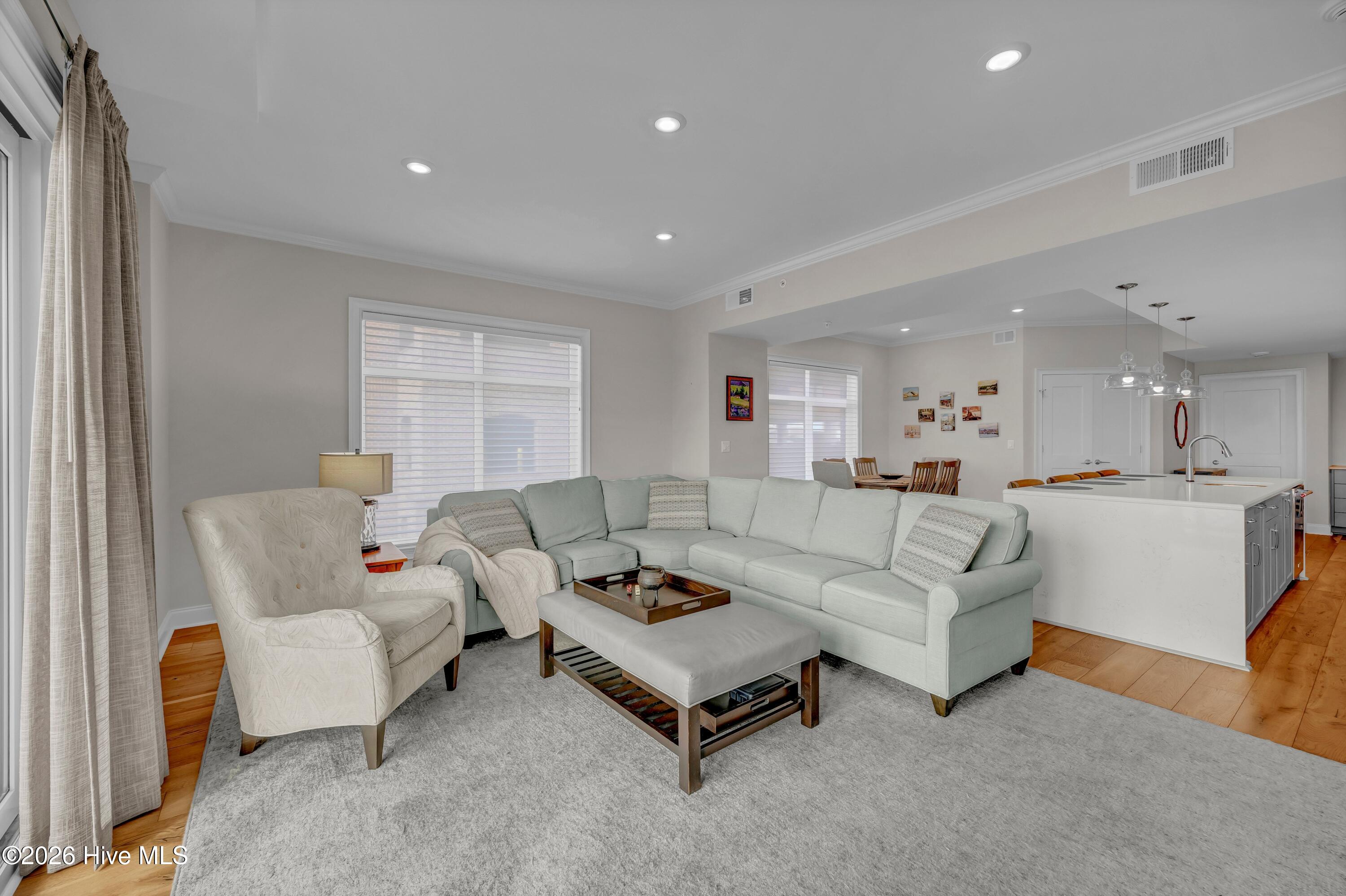 100556399 | Photo 15