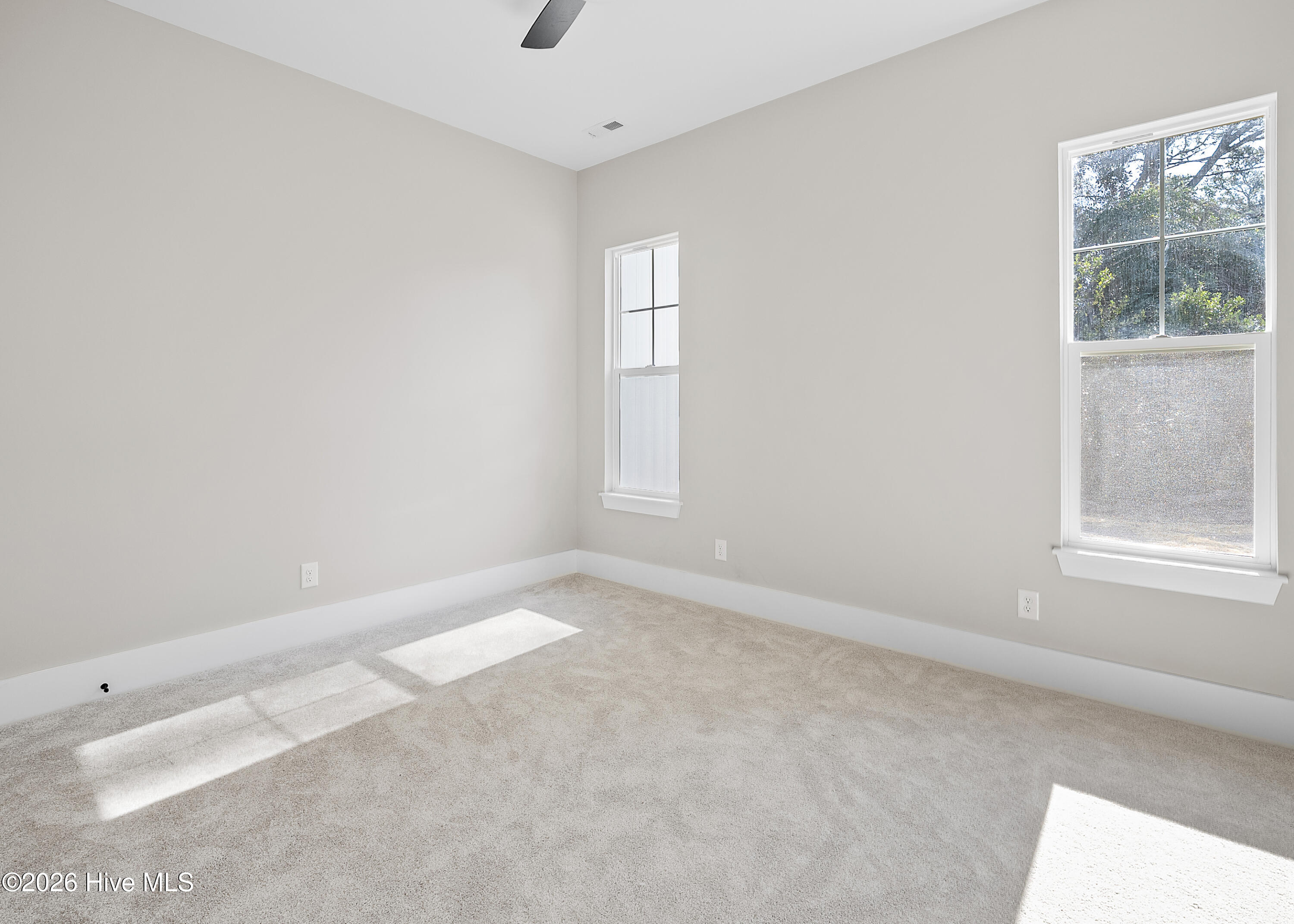 100566285 | Photo 16