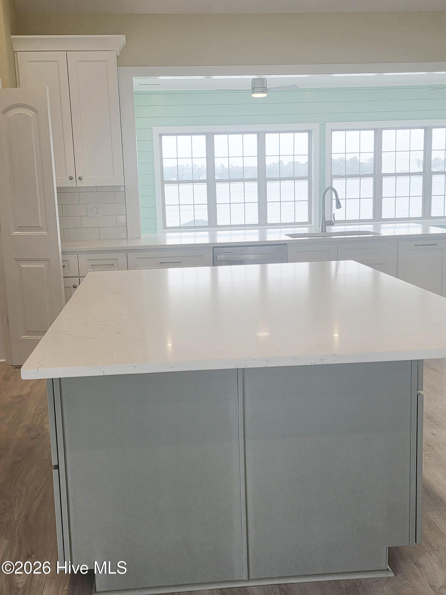 100535825 | Photo 14