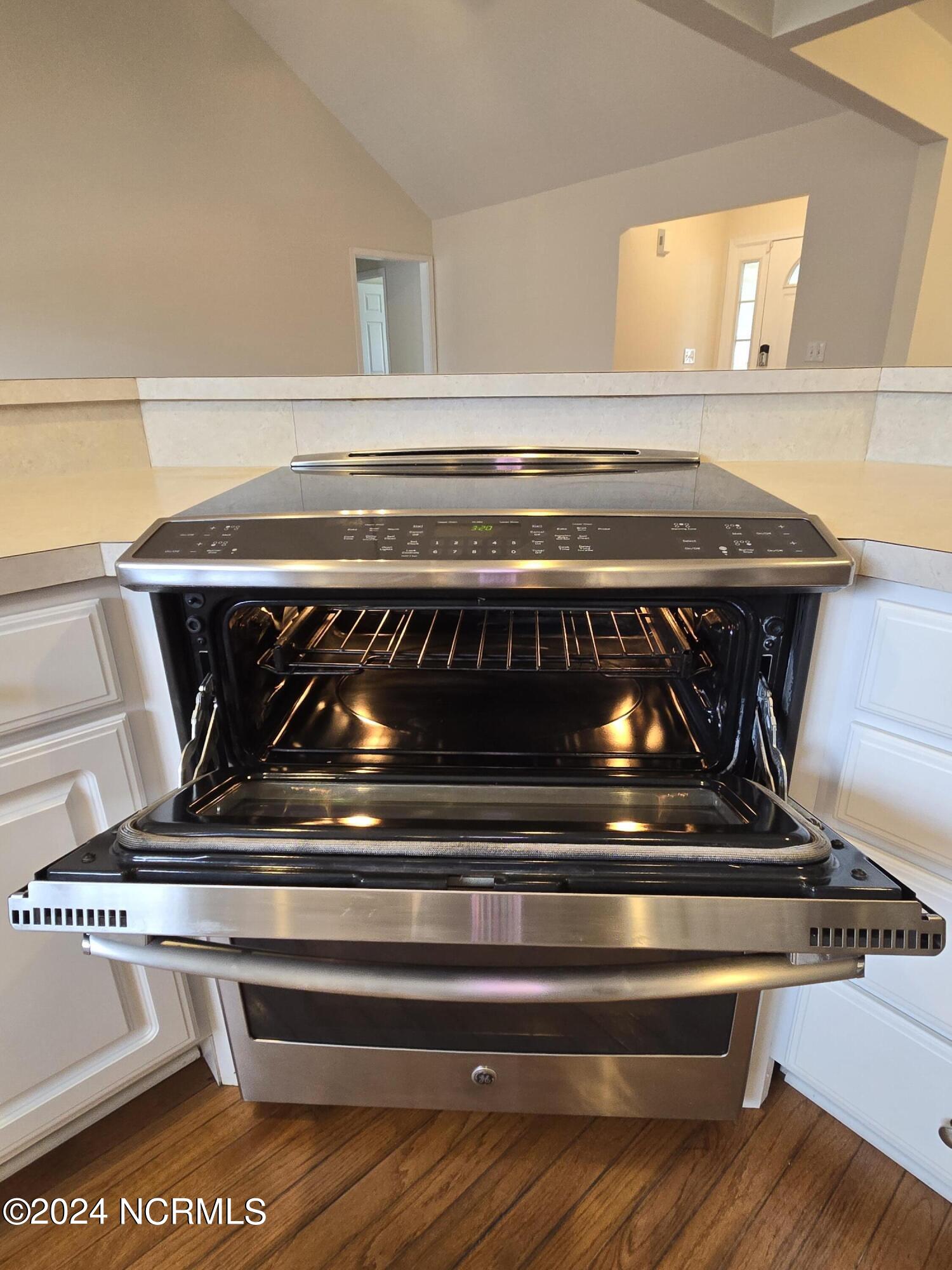 100465743 | Photo 28