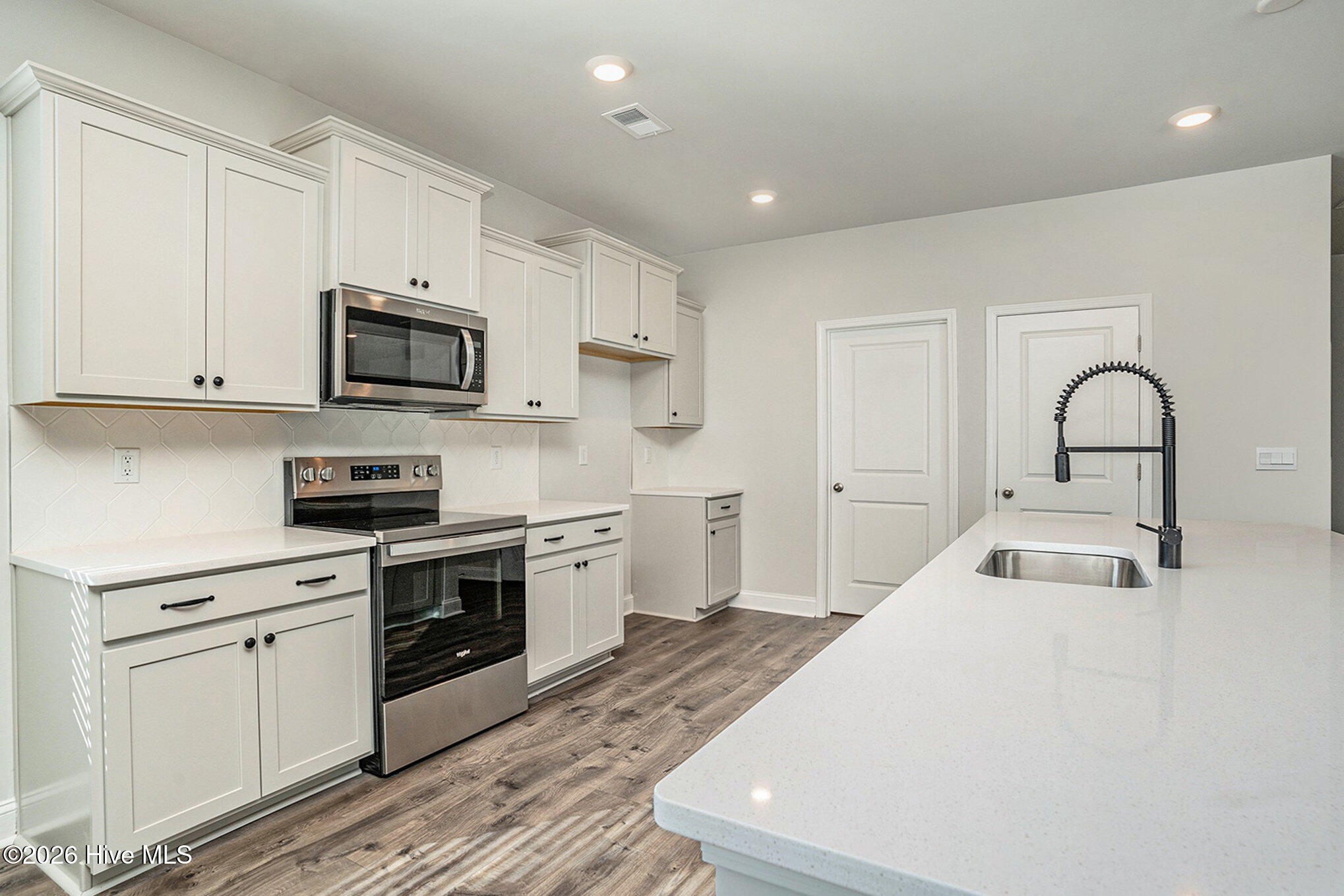 100556808 | Photo 13