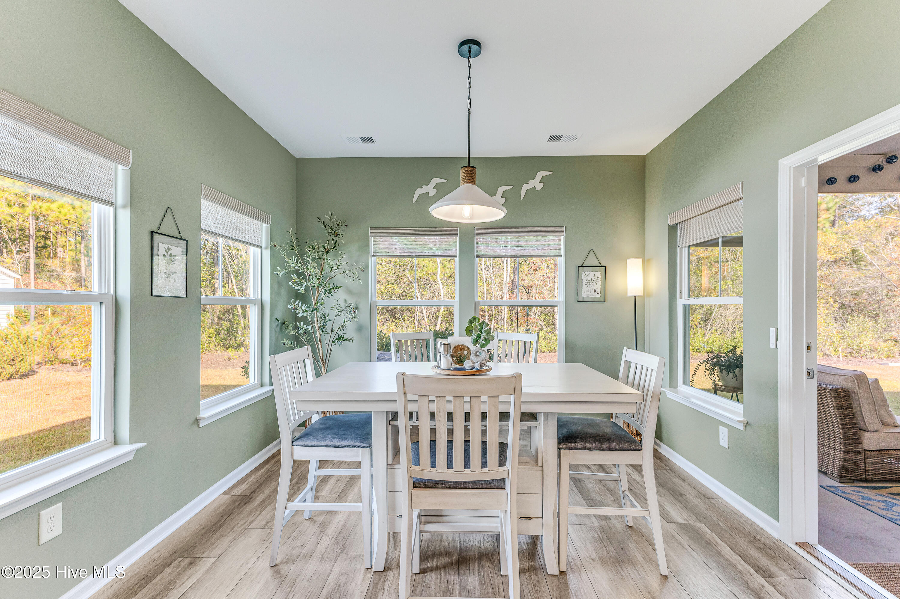 100542880 | Photo 21