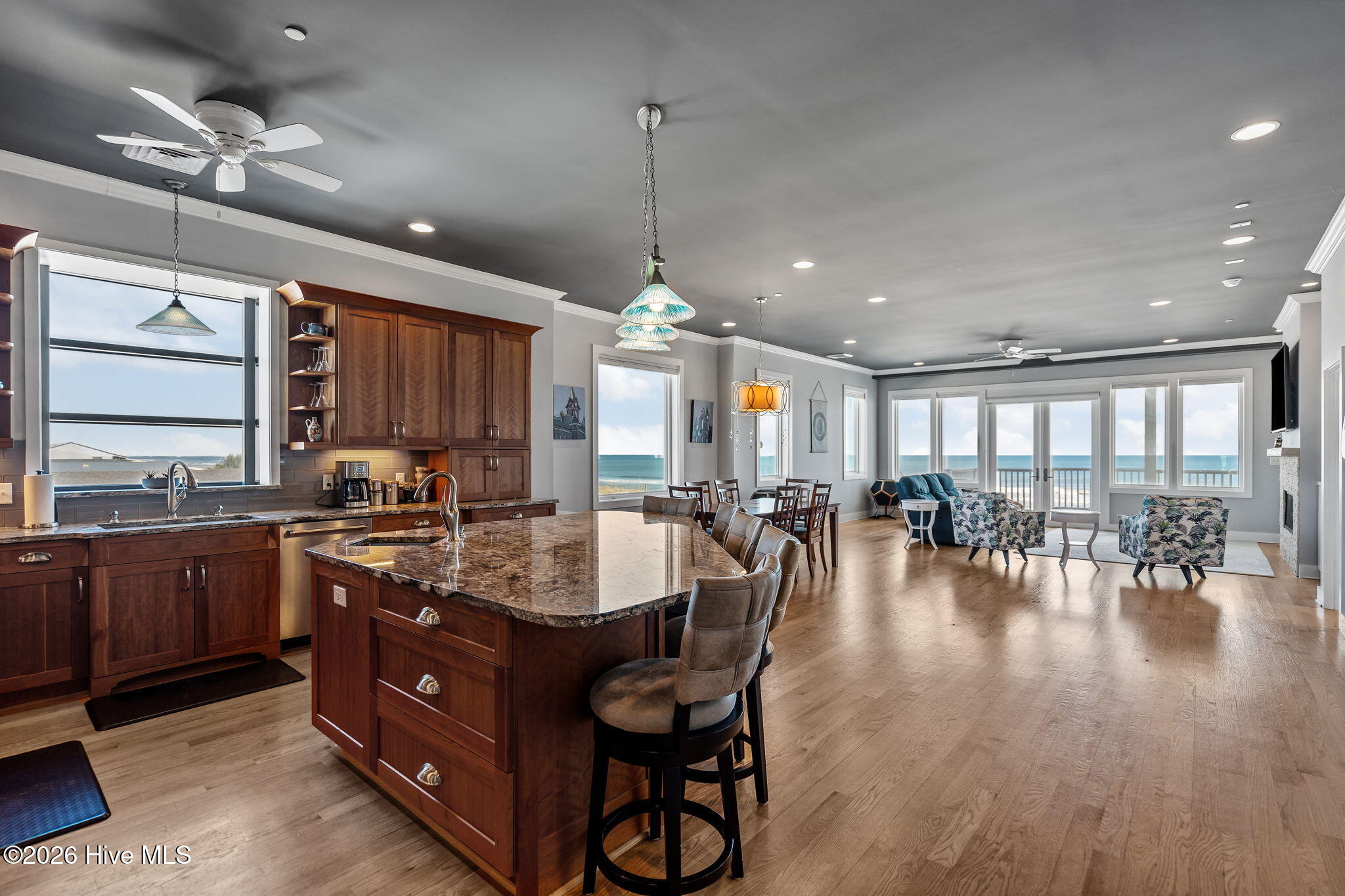 100554611 | Photo 15