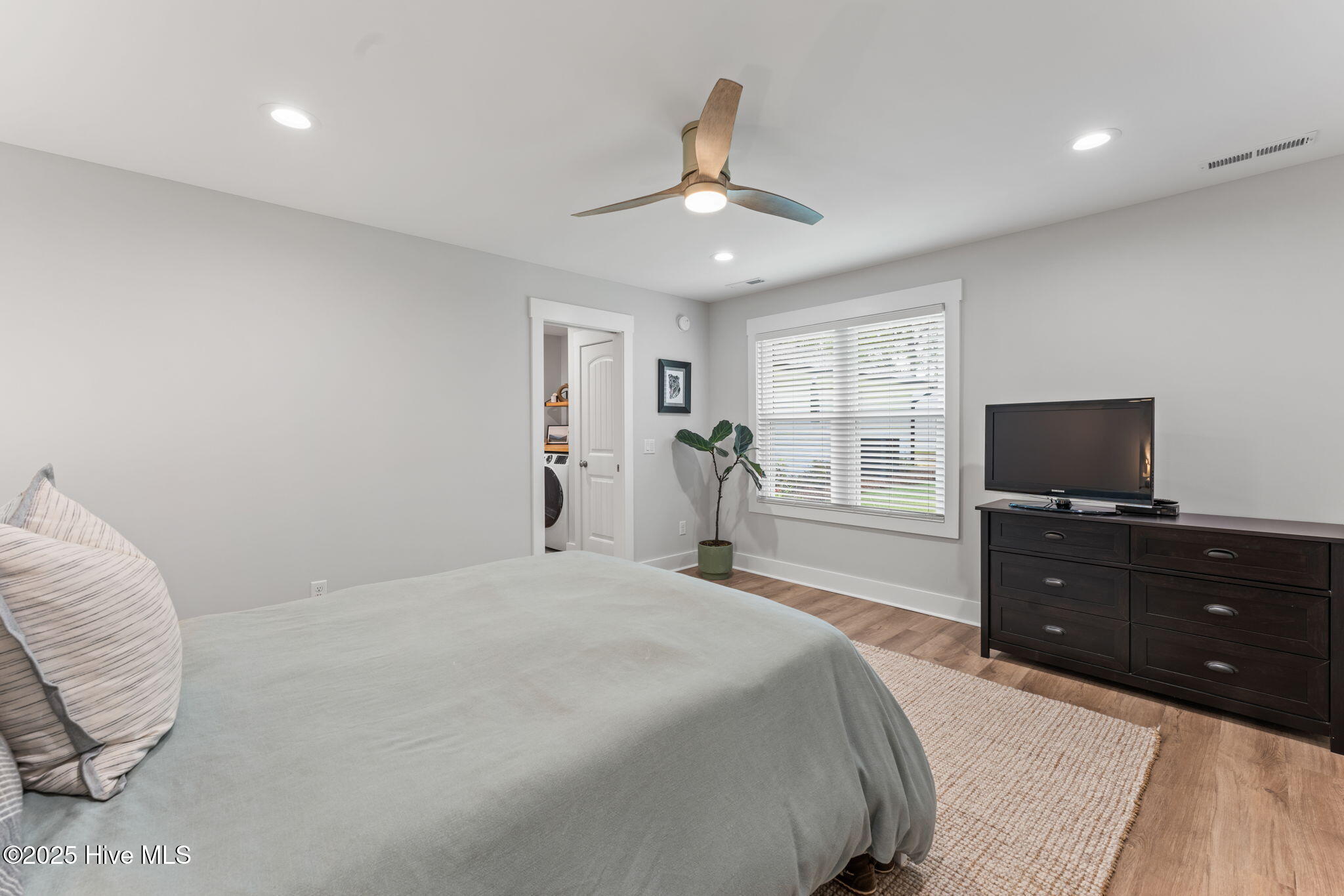 100509282 | Photo 21