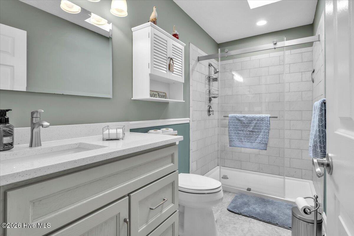 100563011 | Photo 43