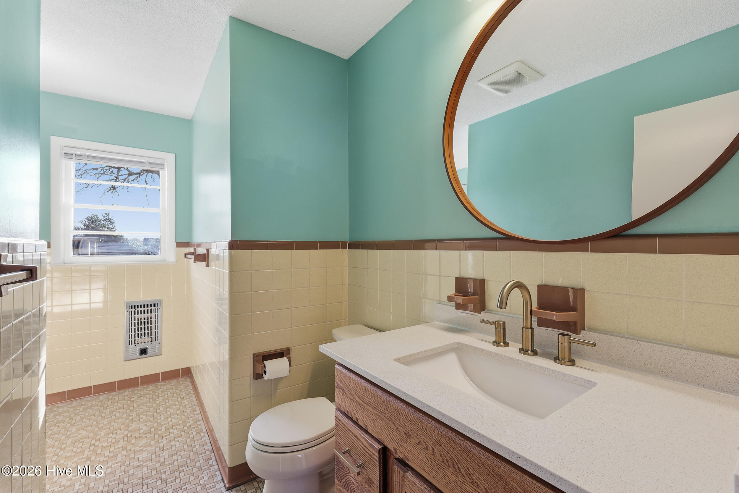 100540296 | Photo 23