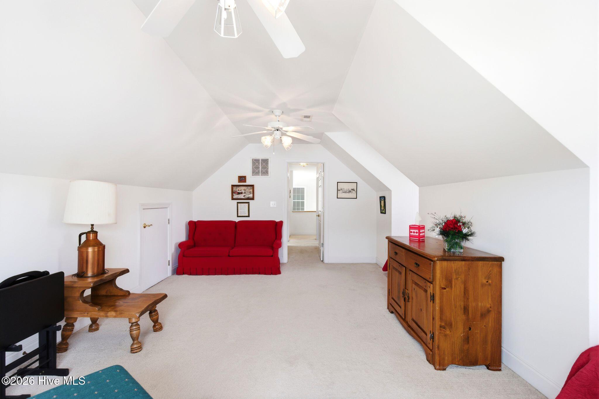 100564291 | Photo 53