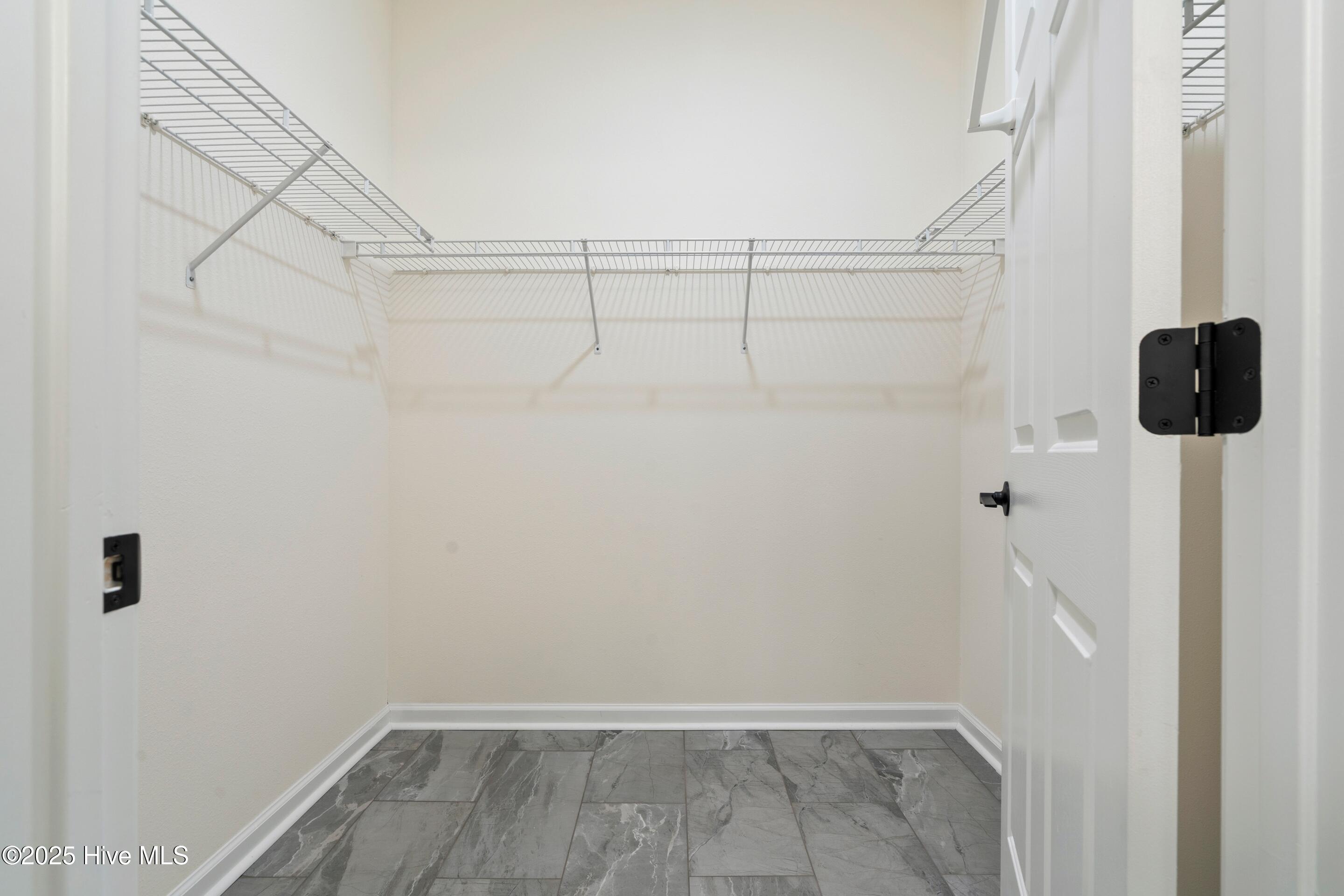 100542567 | Photo 30