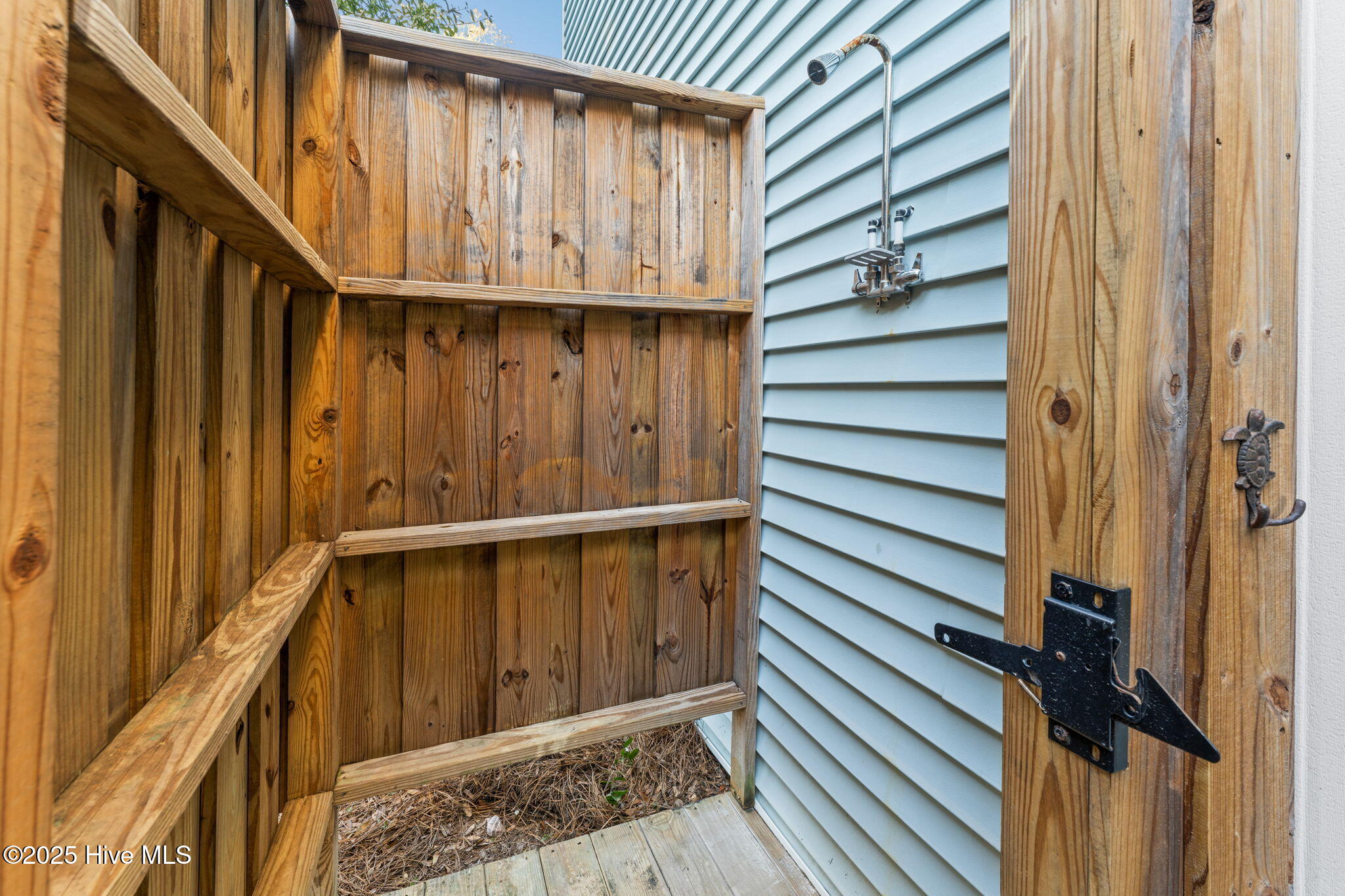 100545093 | Photo 64