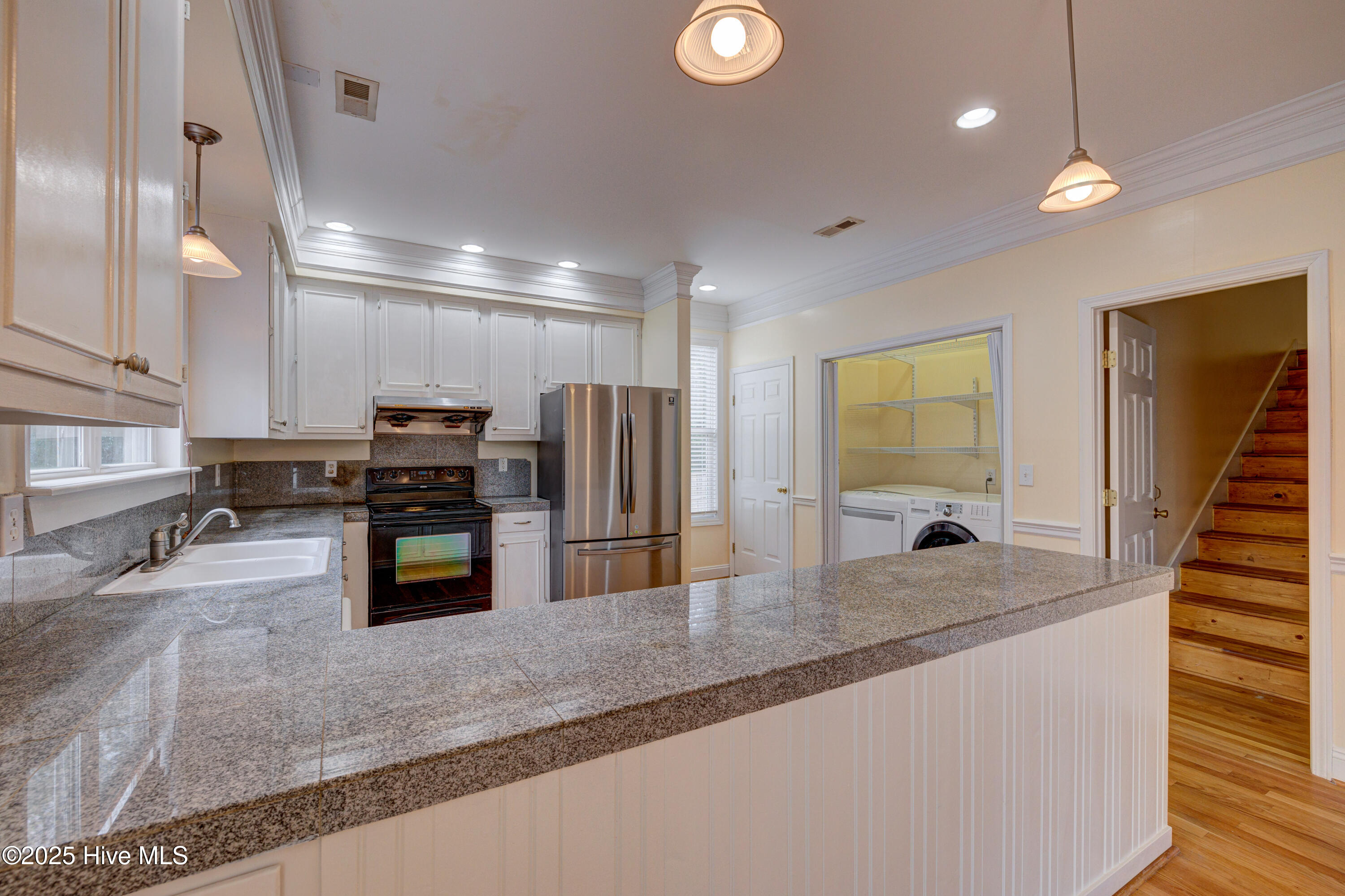 100567559 | Photo 15