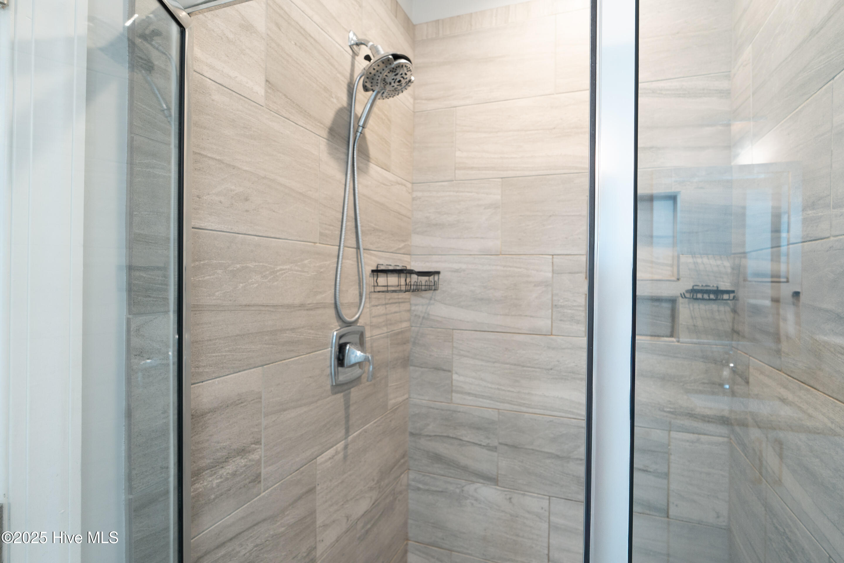 100520061 | Photo 25