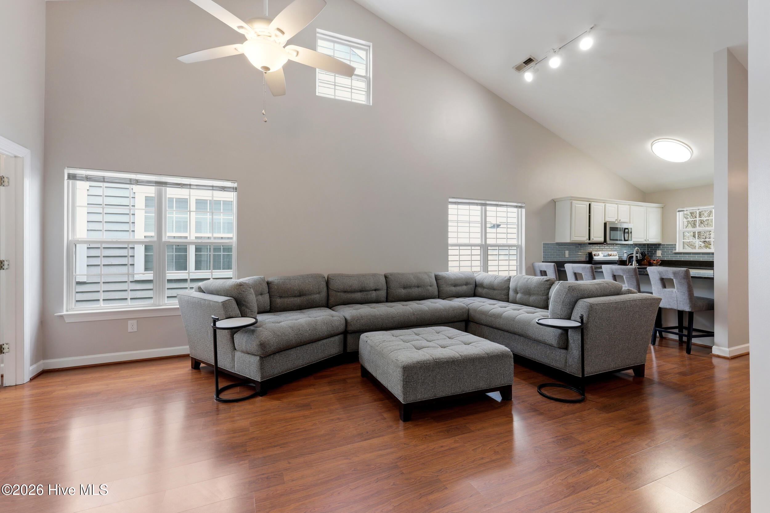 100554521 | Photo 11