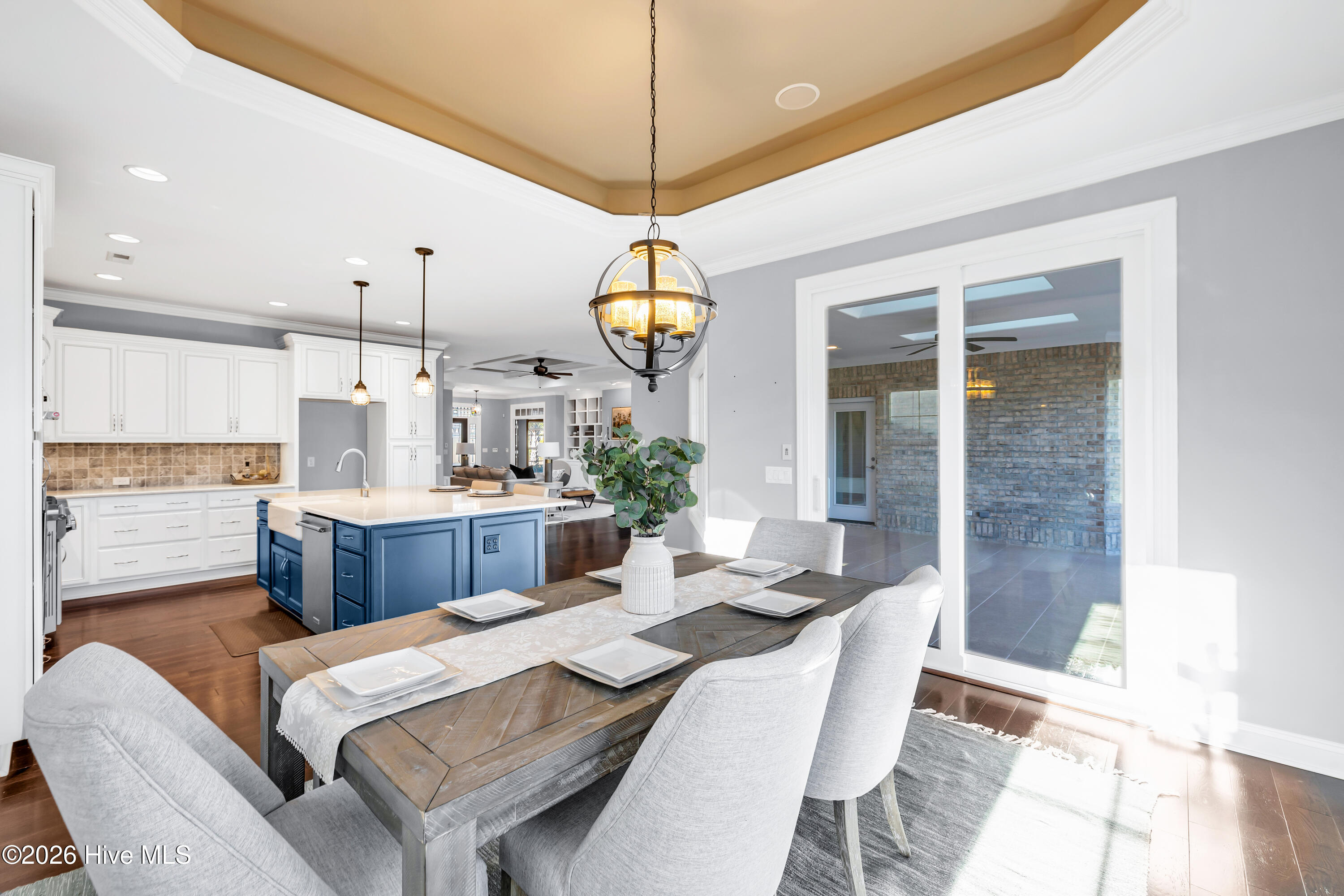 100550205 | Photo 18