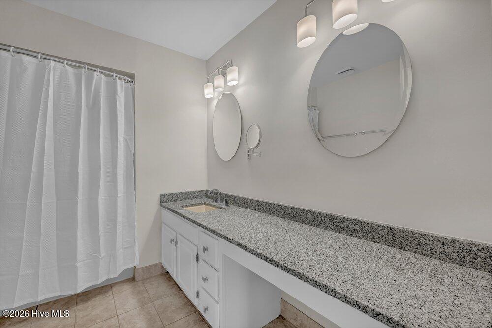 100558387 | Photo 21