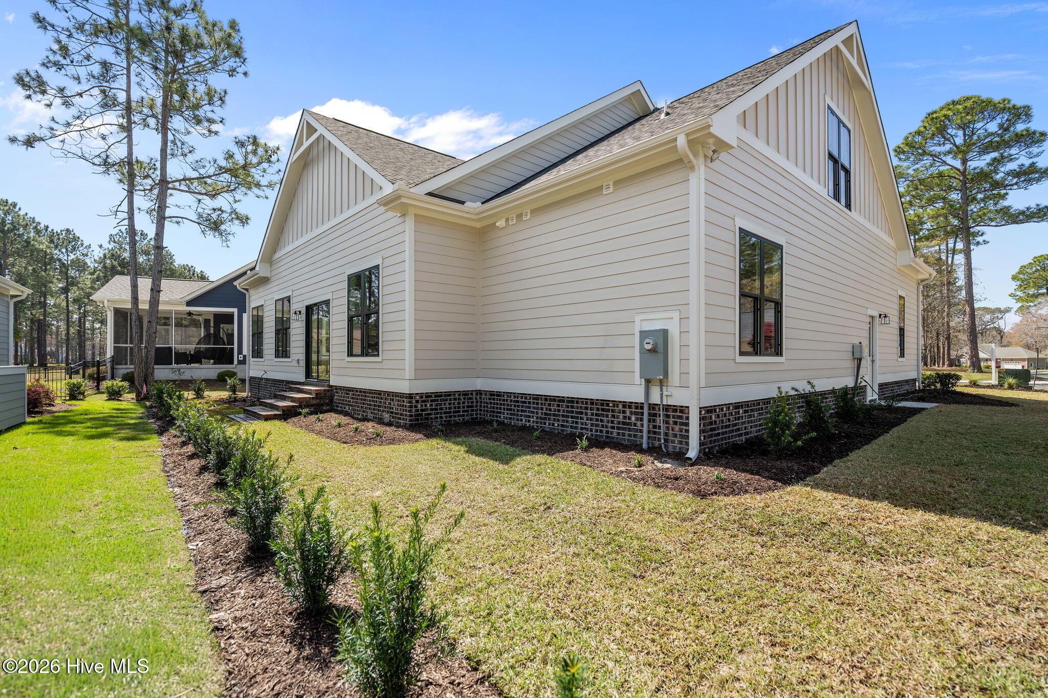 100564370 | Photo 43