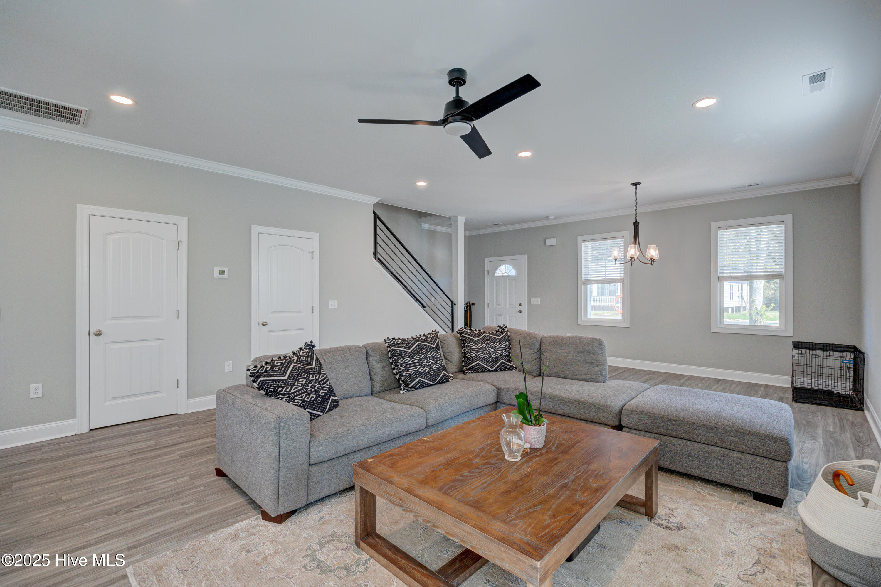 100494235 | Photo 34