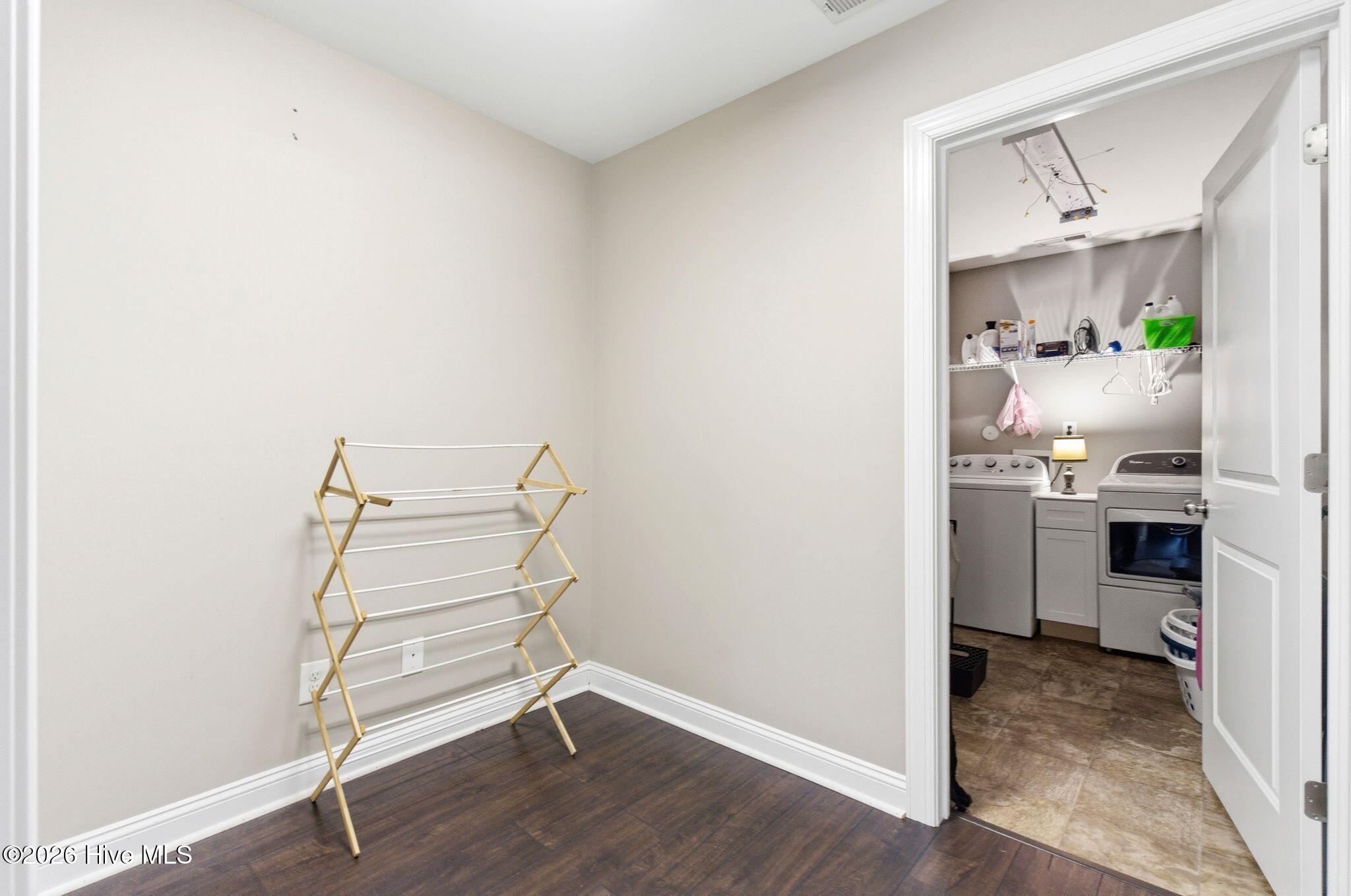 100568404 | Photo 47