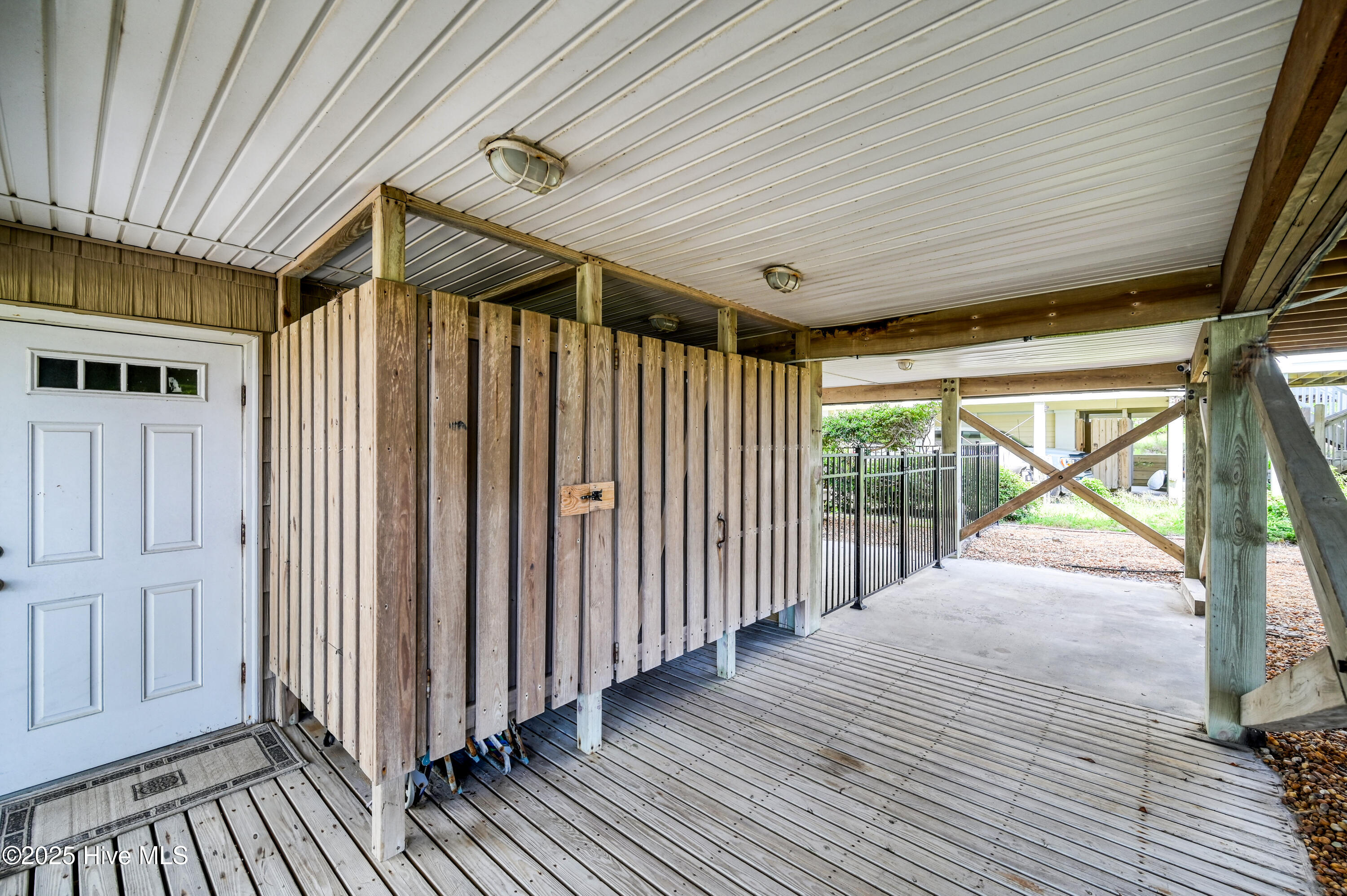 100524834 | Photo 38