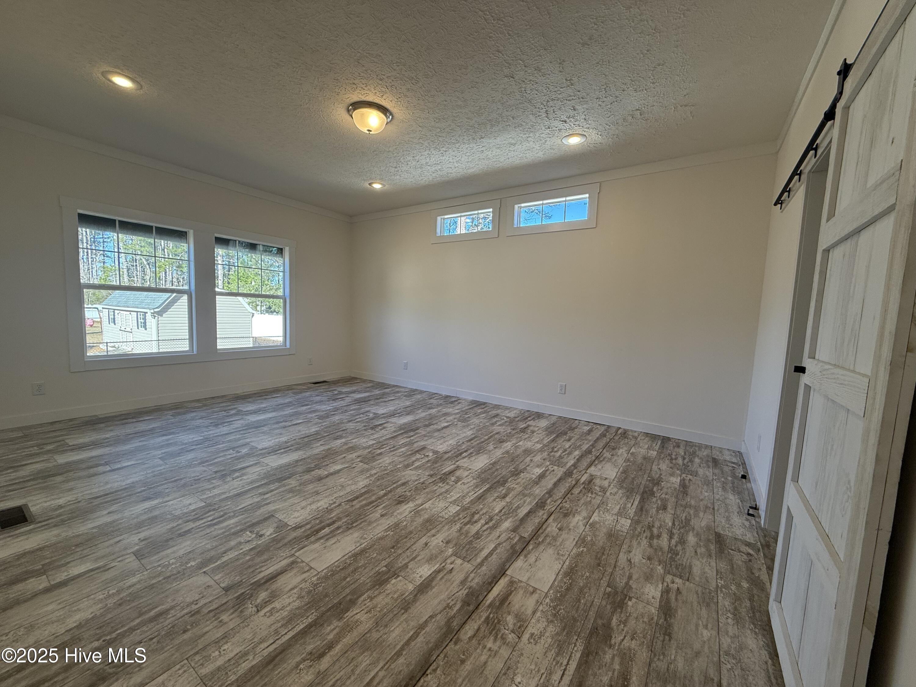 100558282 | Photo 21