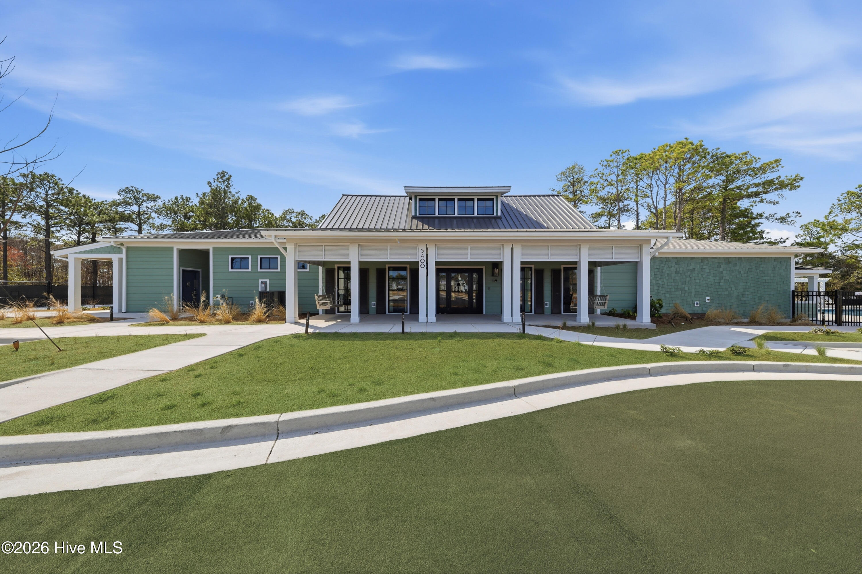 100569127 | Photo 61