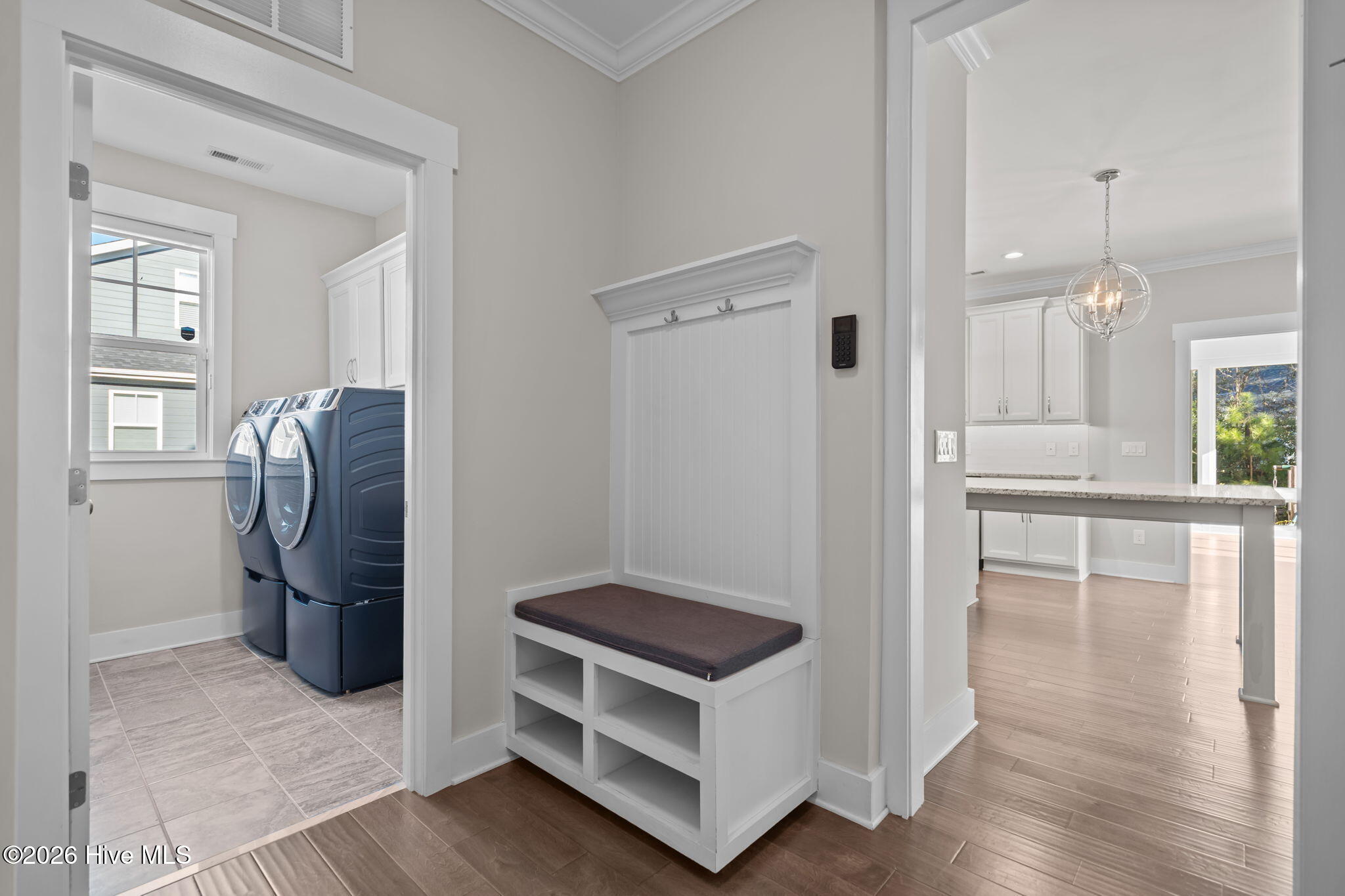 100550410 | Photo 41