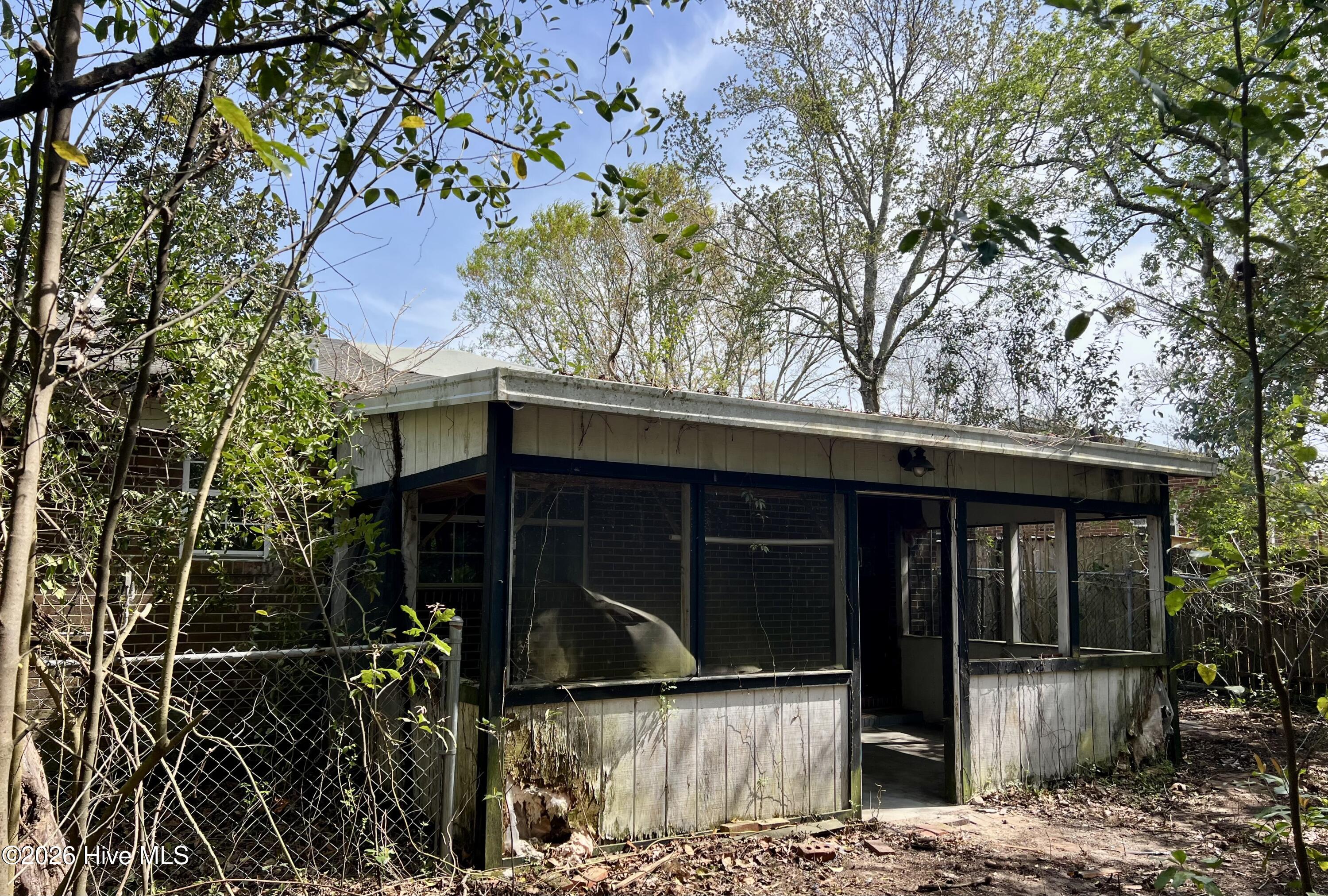 100562853 | Photo 25