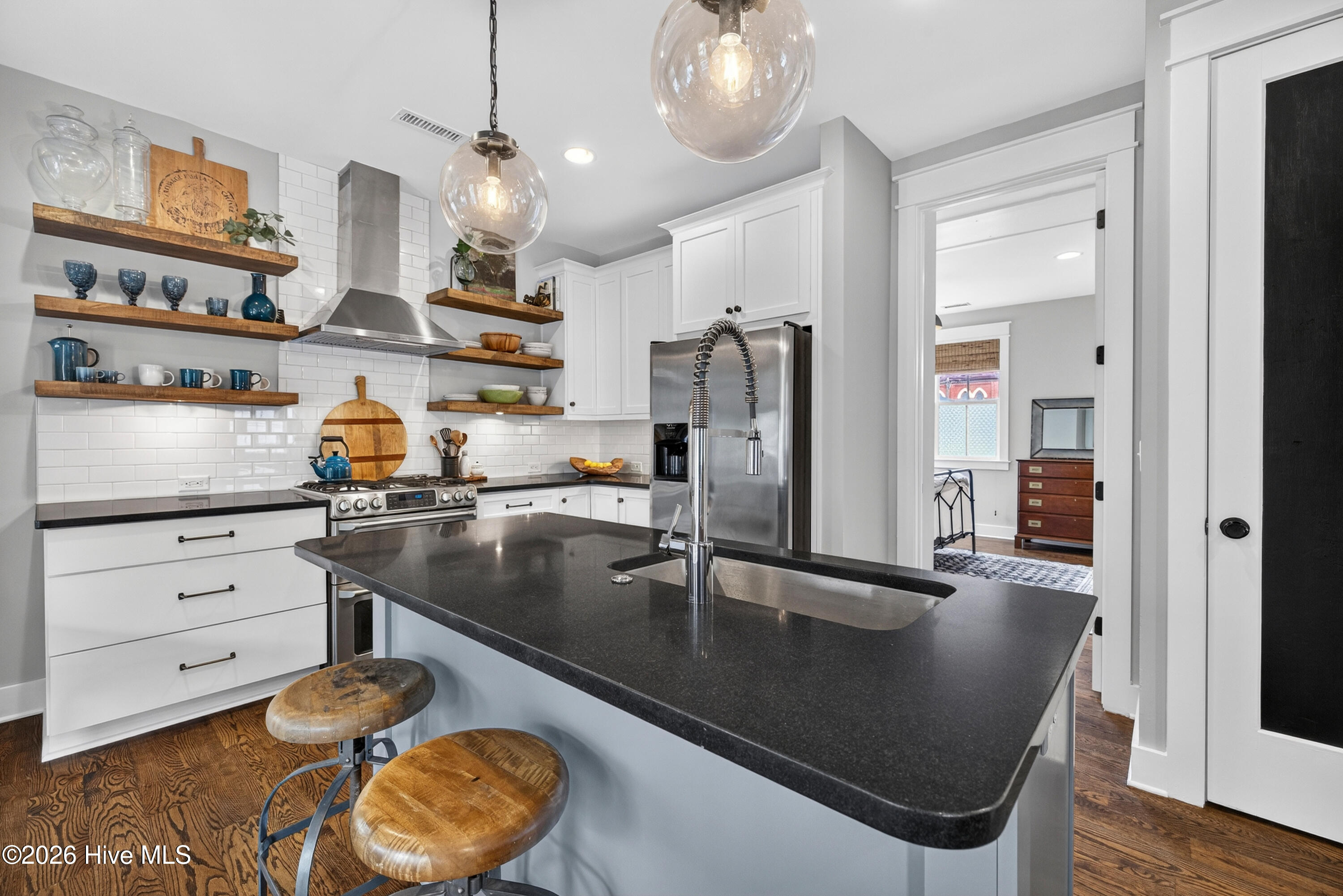 100564836 | Photo 14