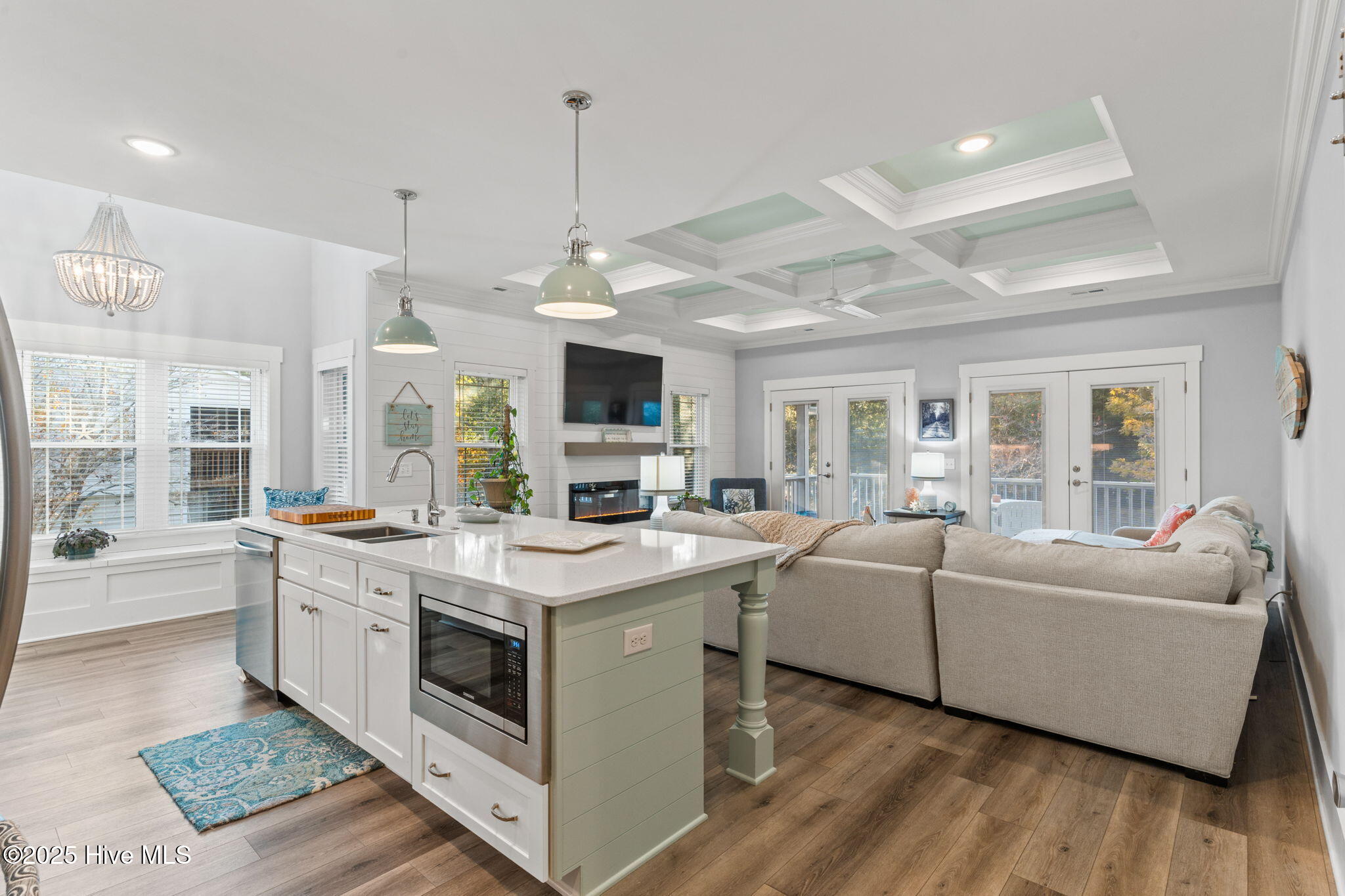 100542676 | Photo 17