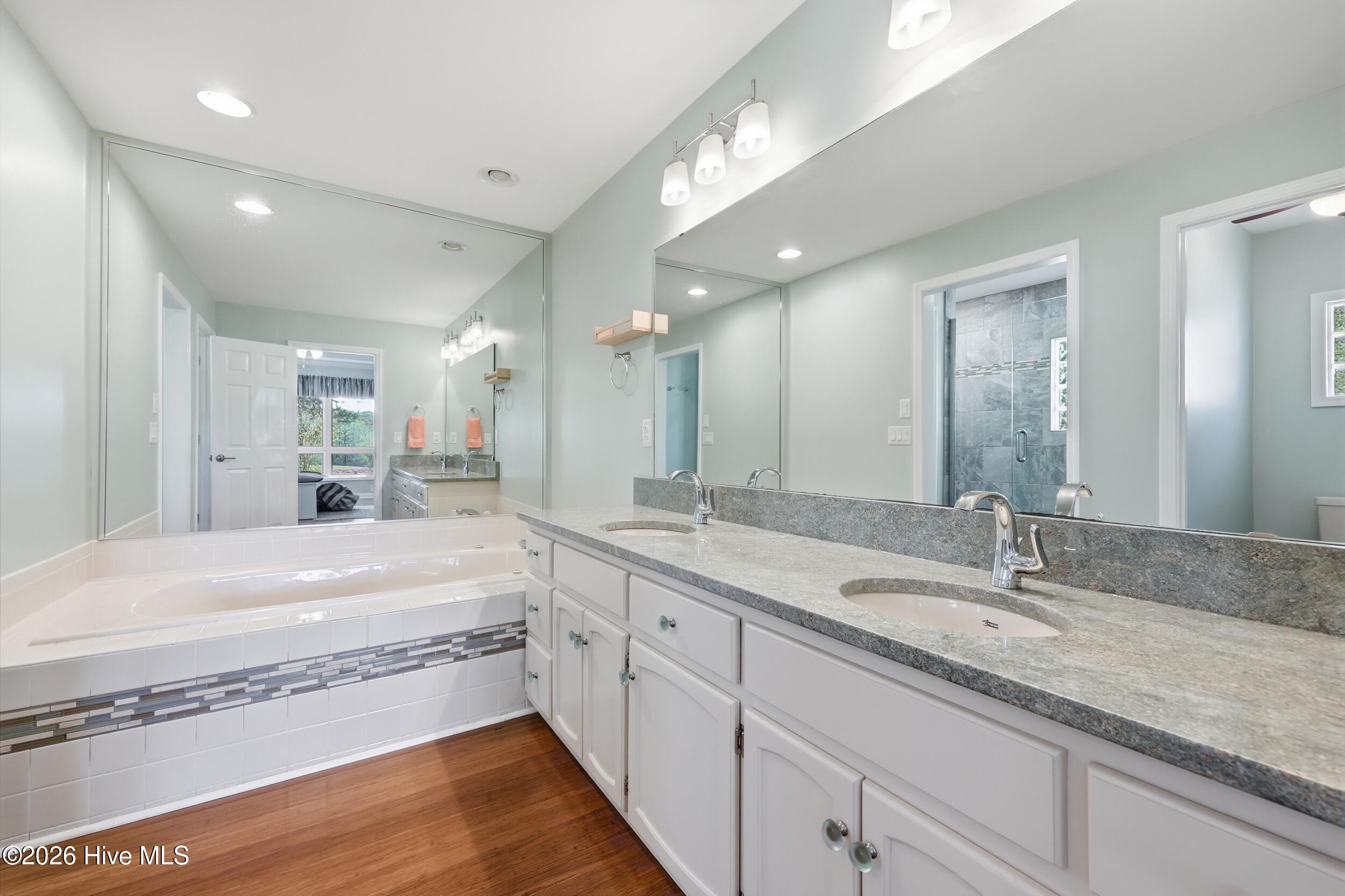 100566184 | Photo 17