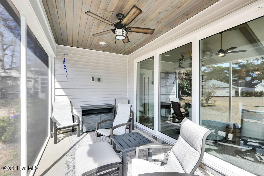 100555392 | Photo 26