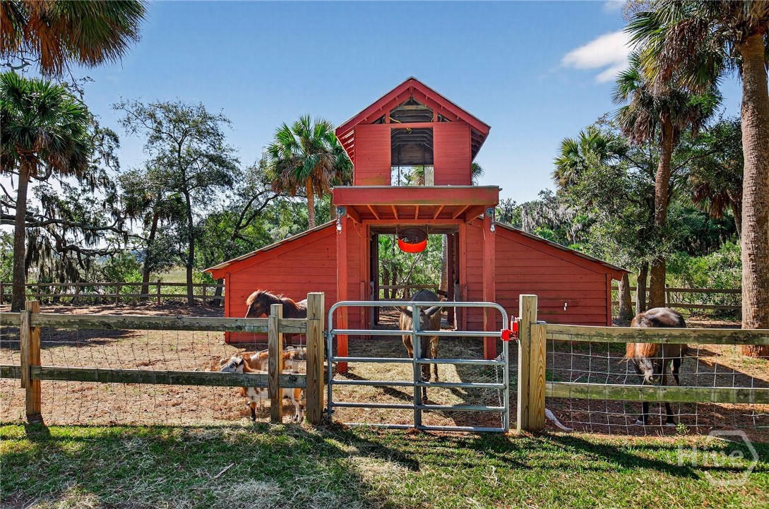 Barn w/ power and water