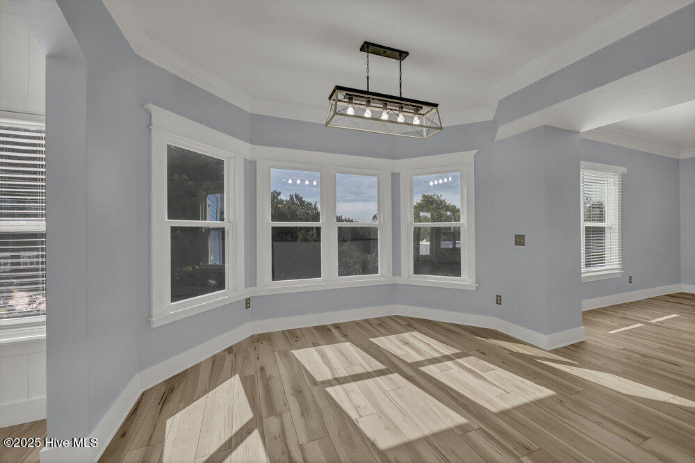 100531490 | Photo 43