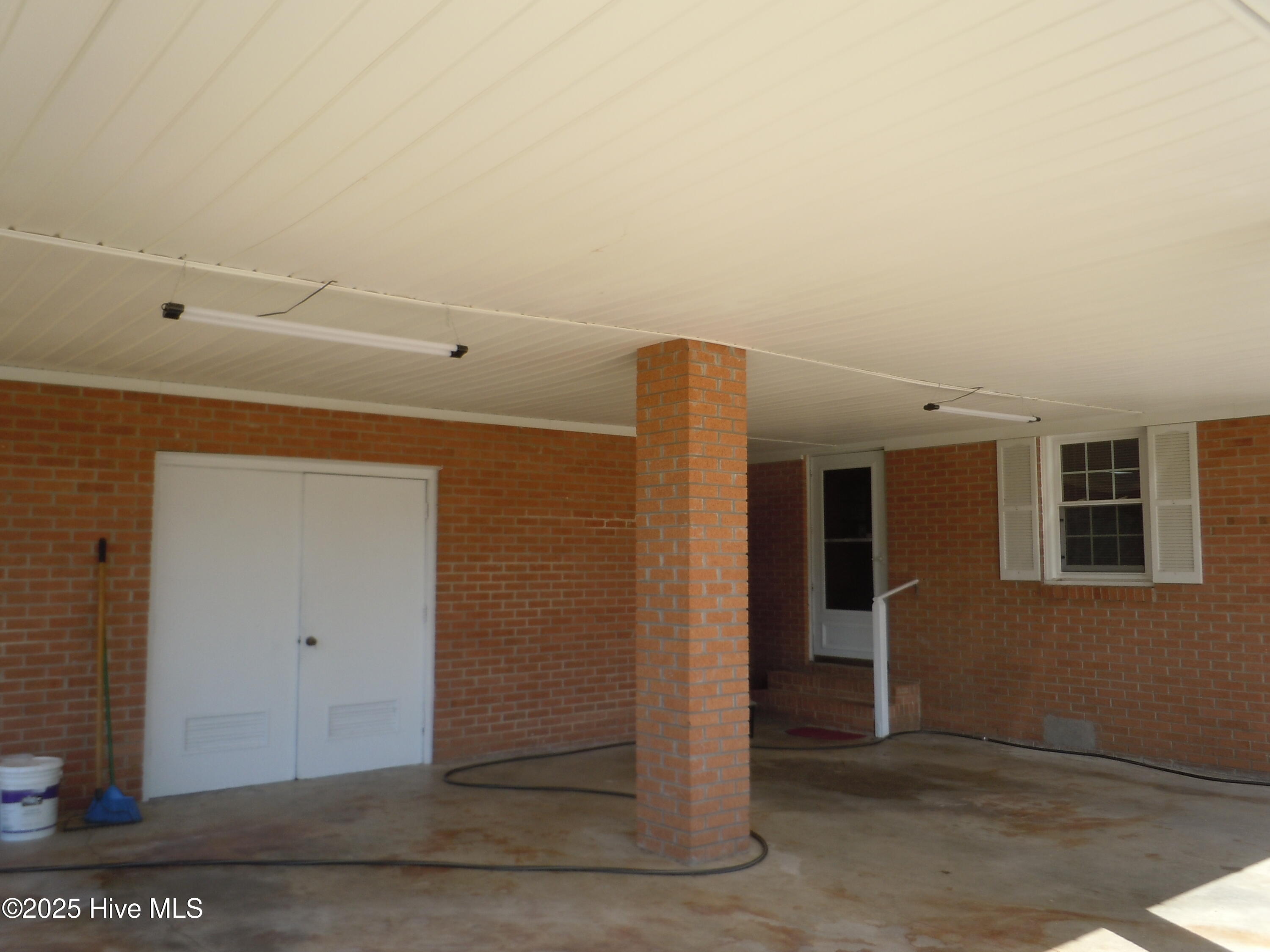 100528671 | Photo 72