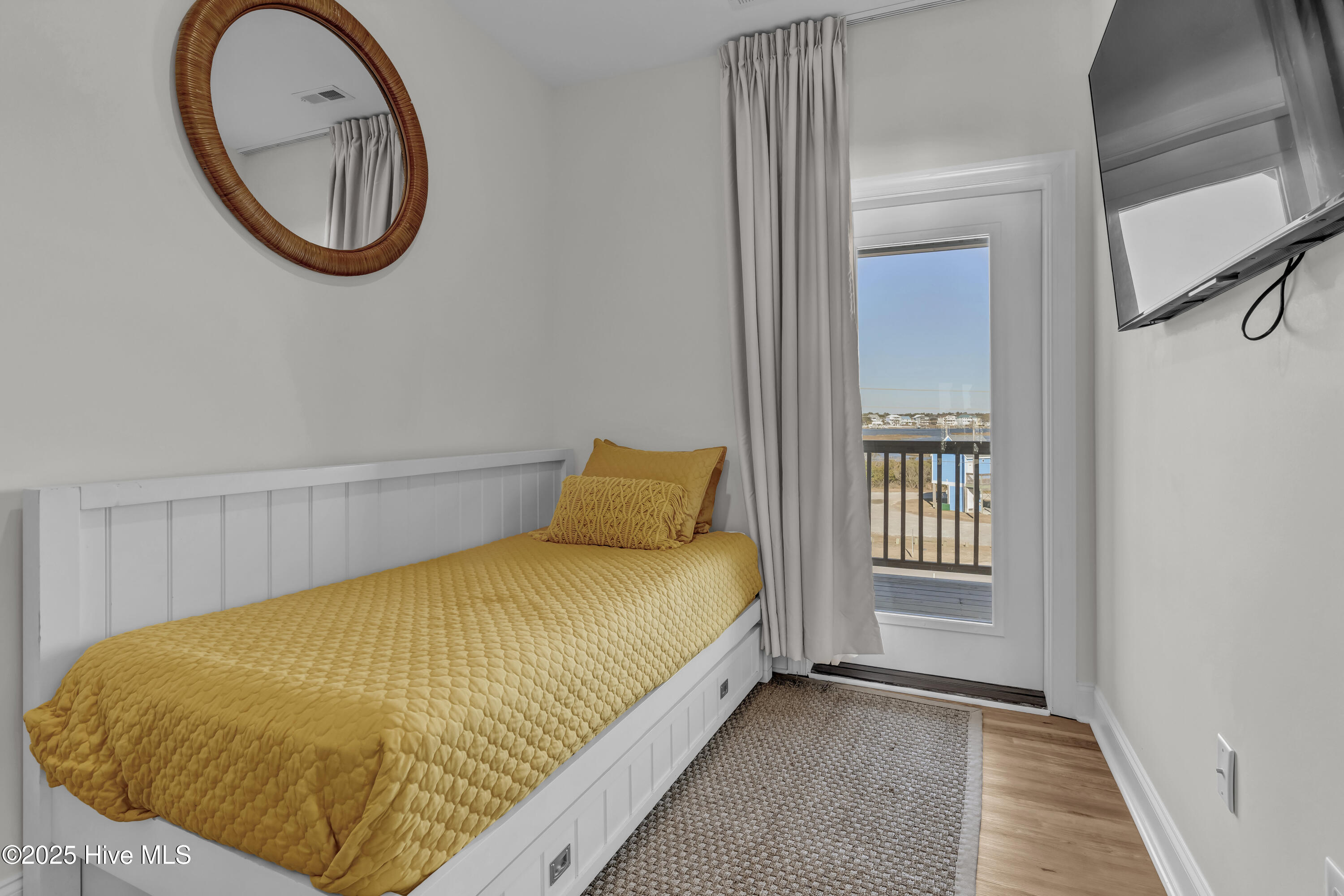 100485325 | Photo 25