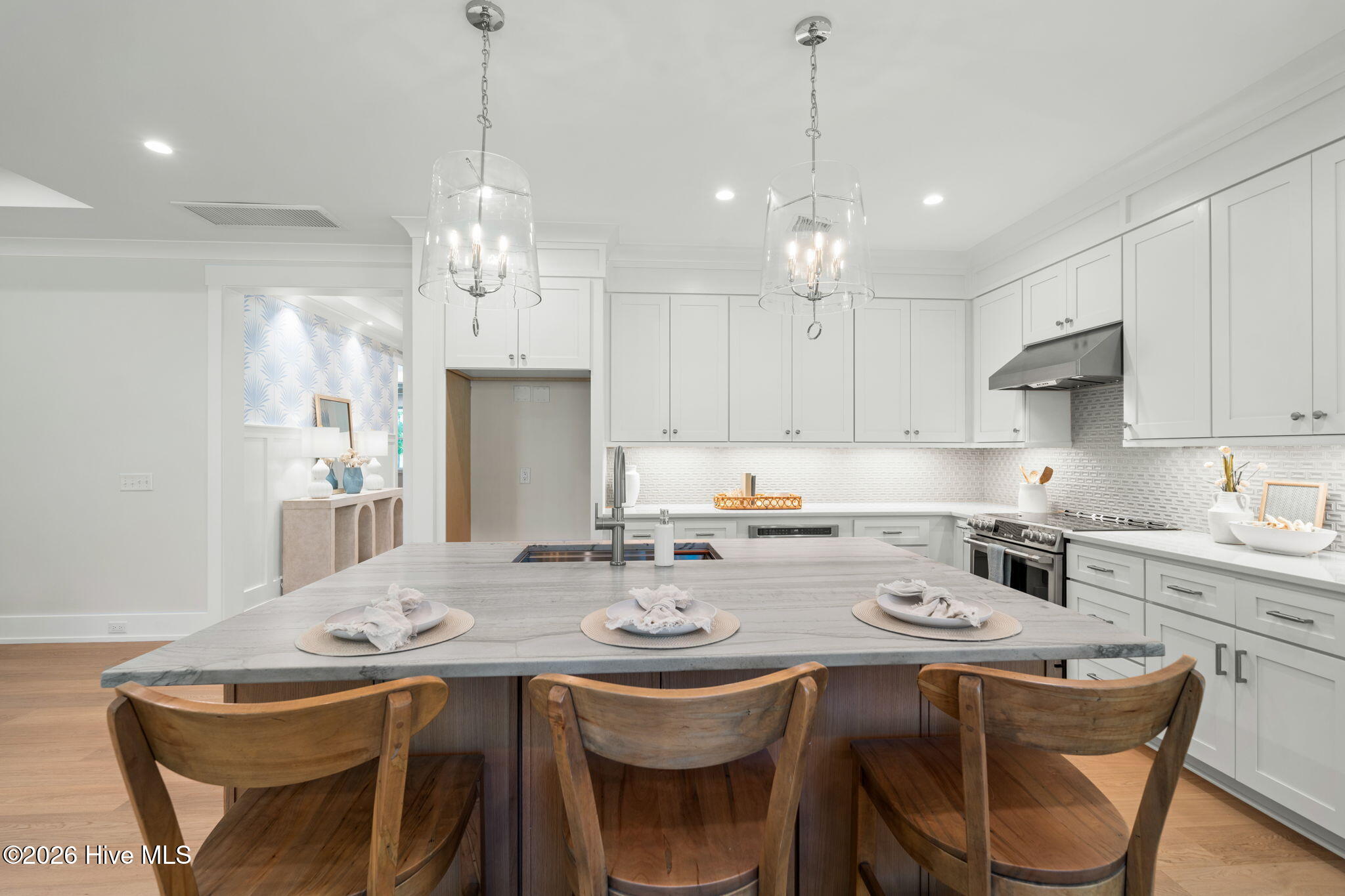 100568916 | Photo 18