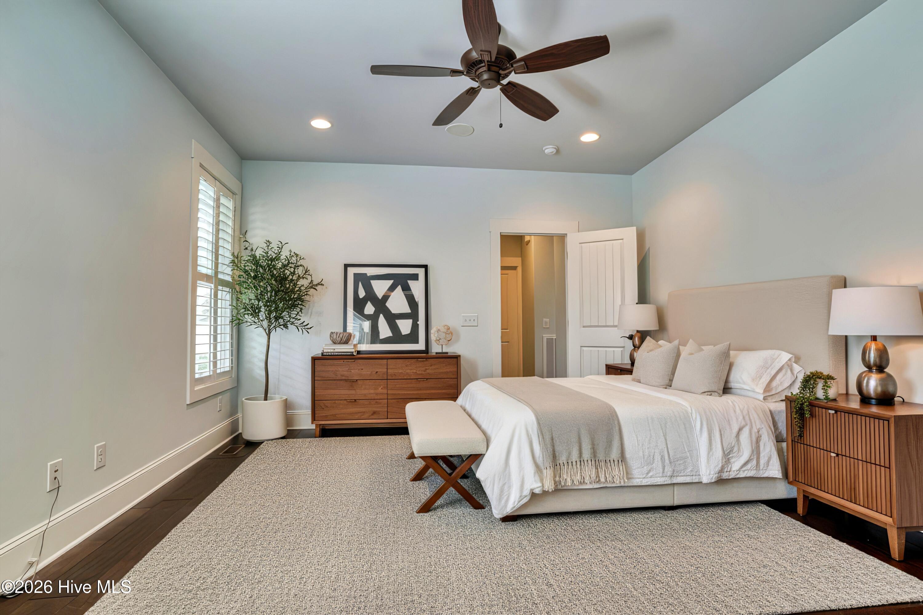 100502836 | Photo 18