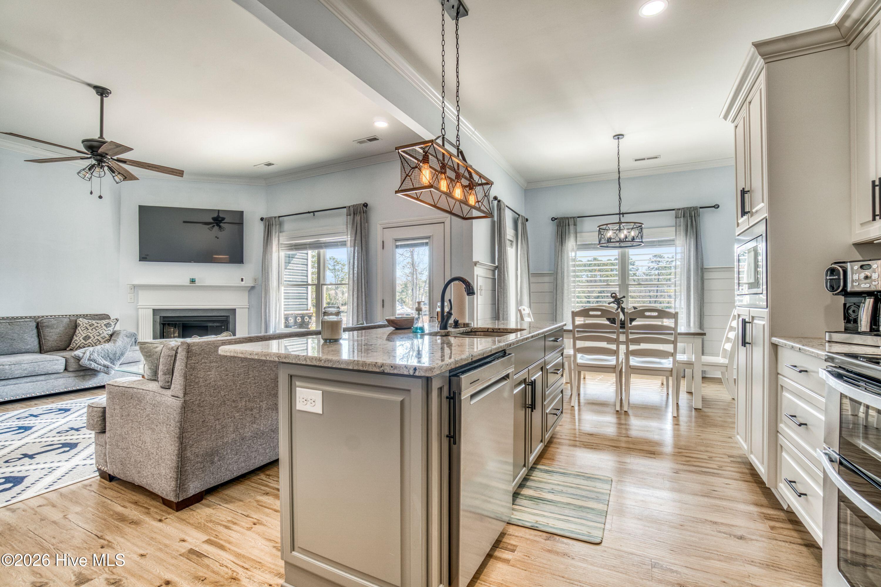 100557906 | Photo 11