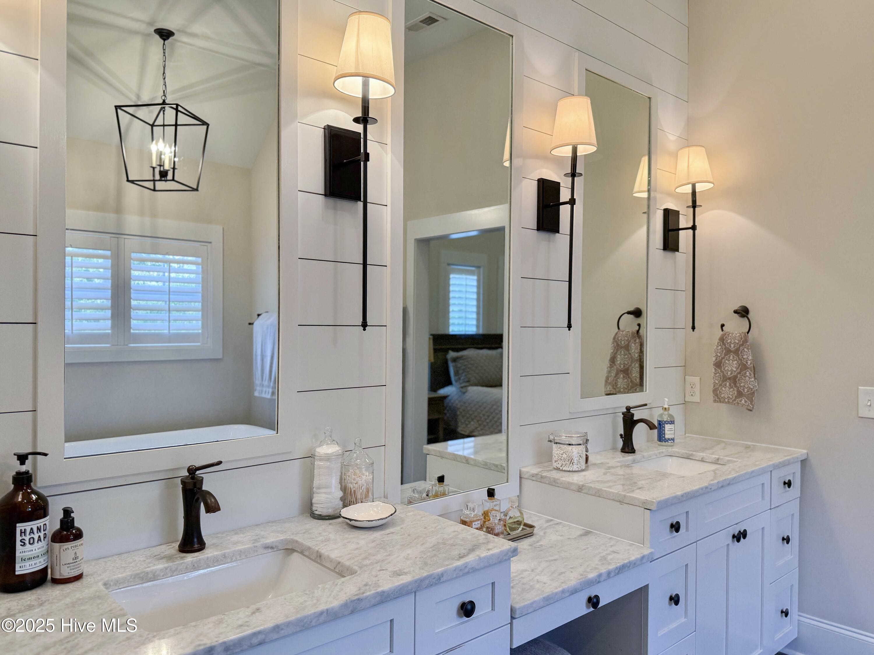 100556308 | Photo 64