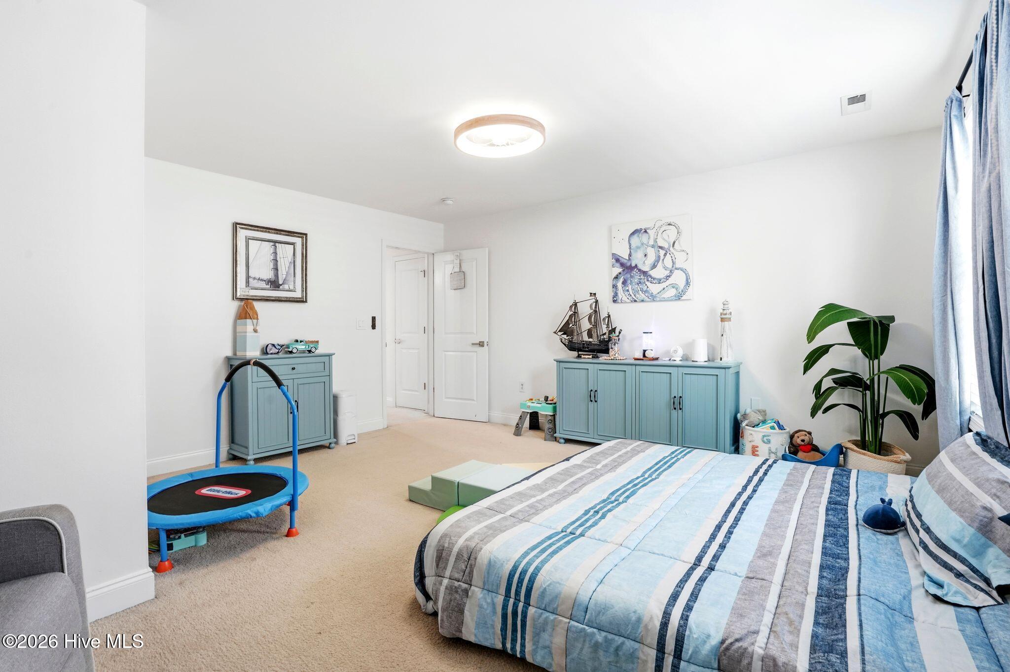 100566461 | Photo 35