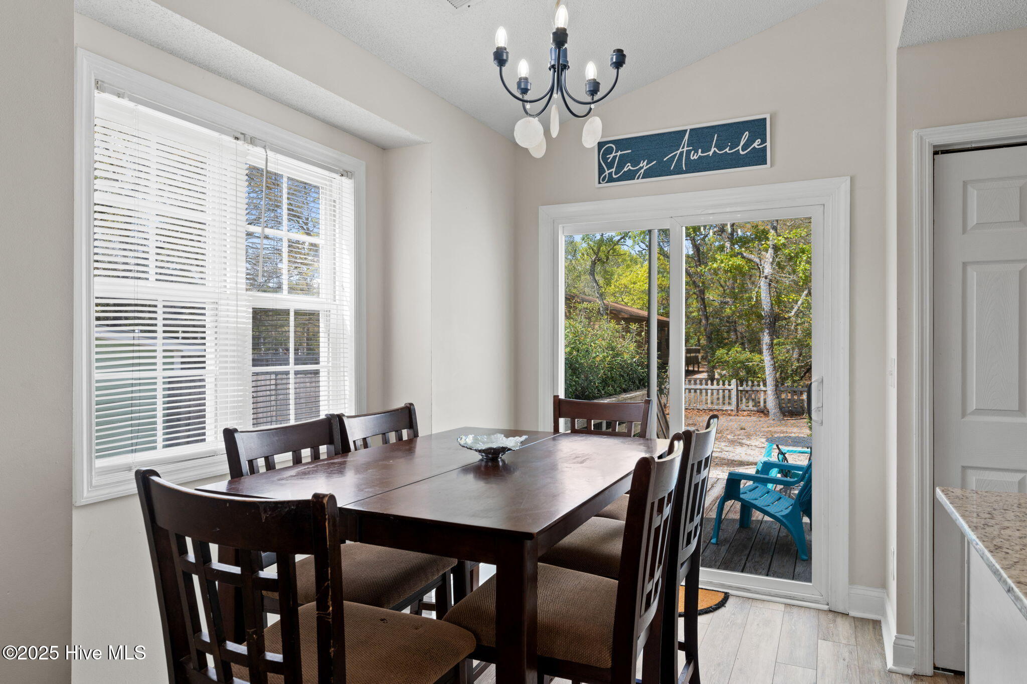 100558443 | Photo 10