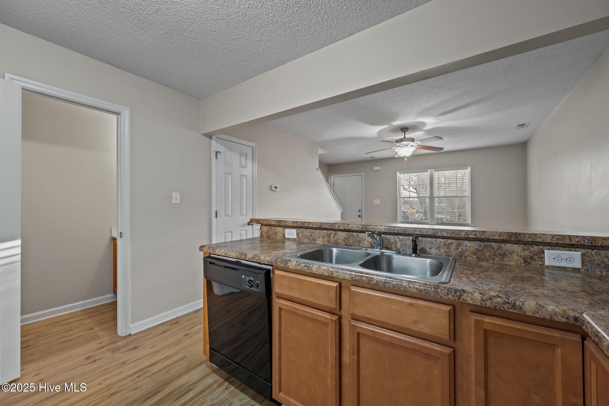 100543374 | Photo 19