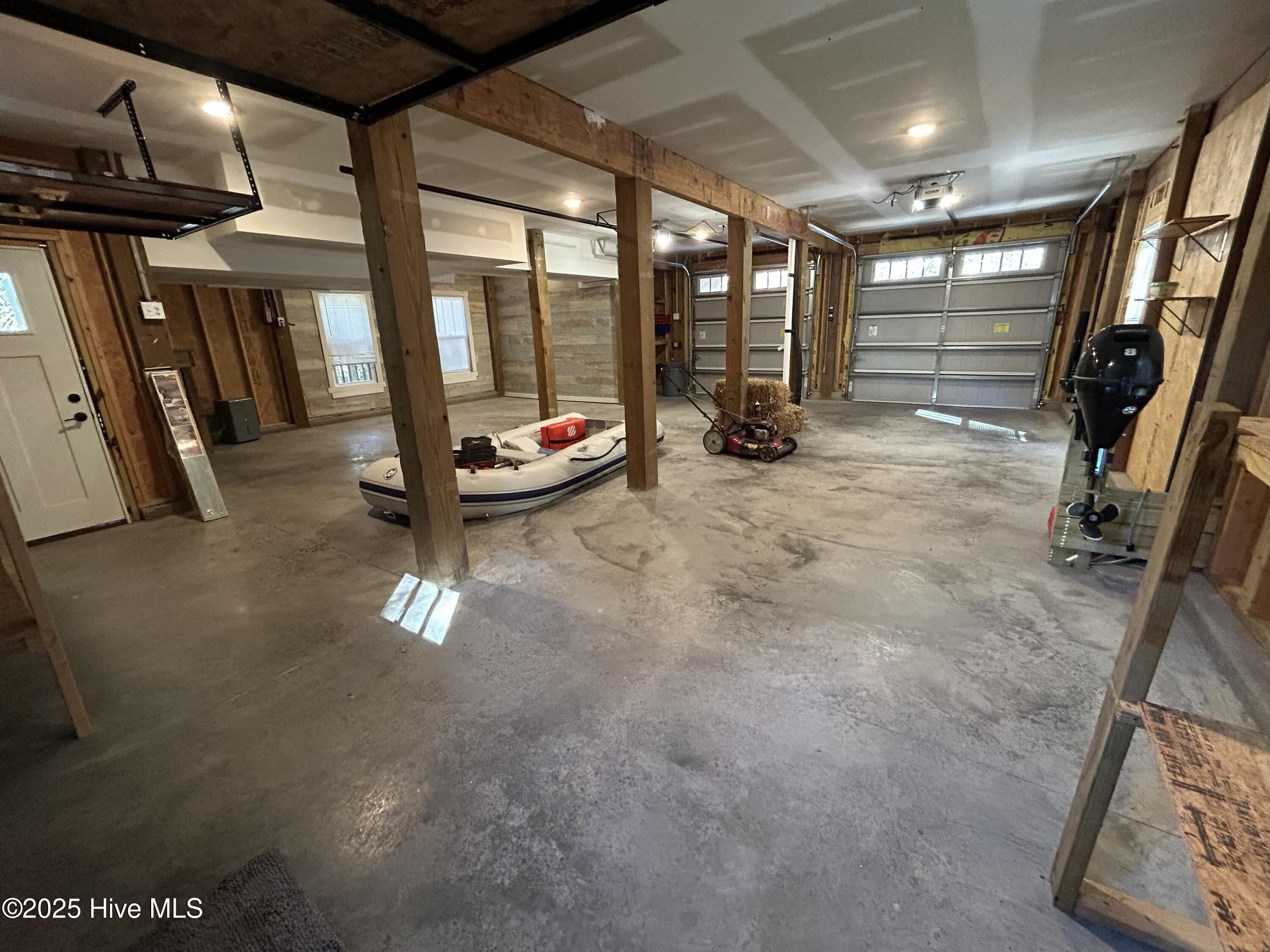 100541587 | Photo 34