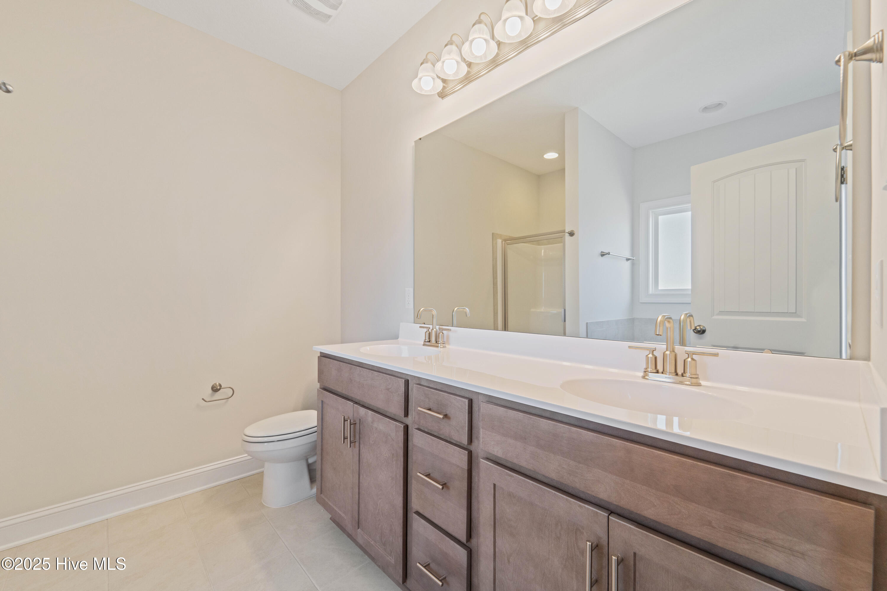 100521805 | Photo 21