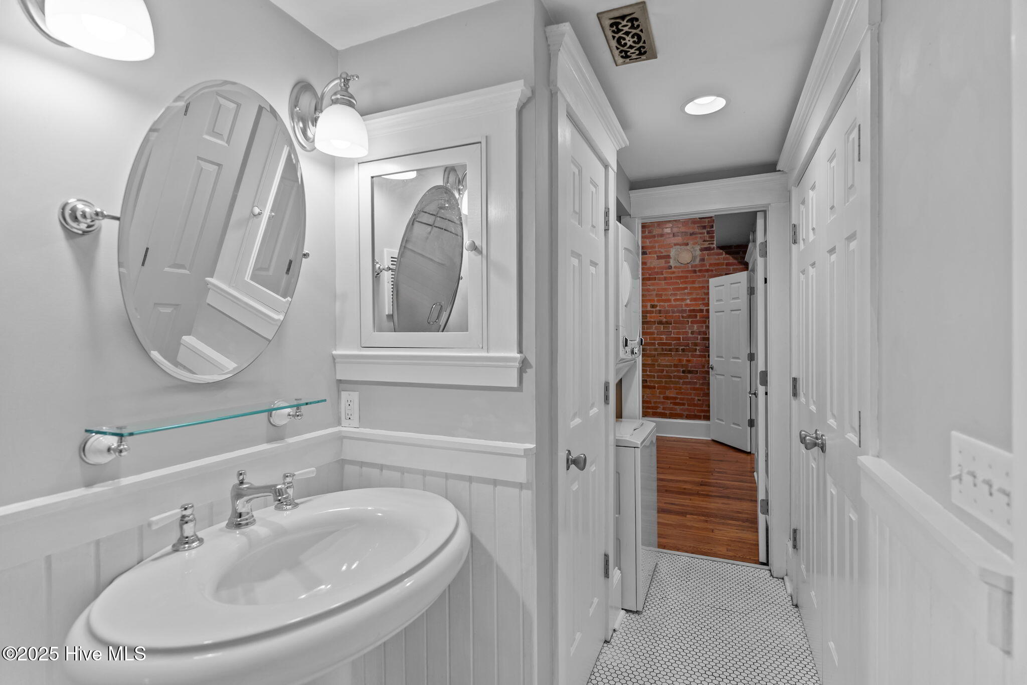 100535047 | Photo 29