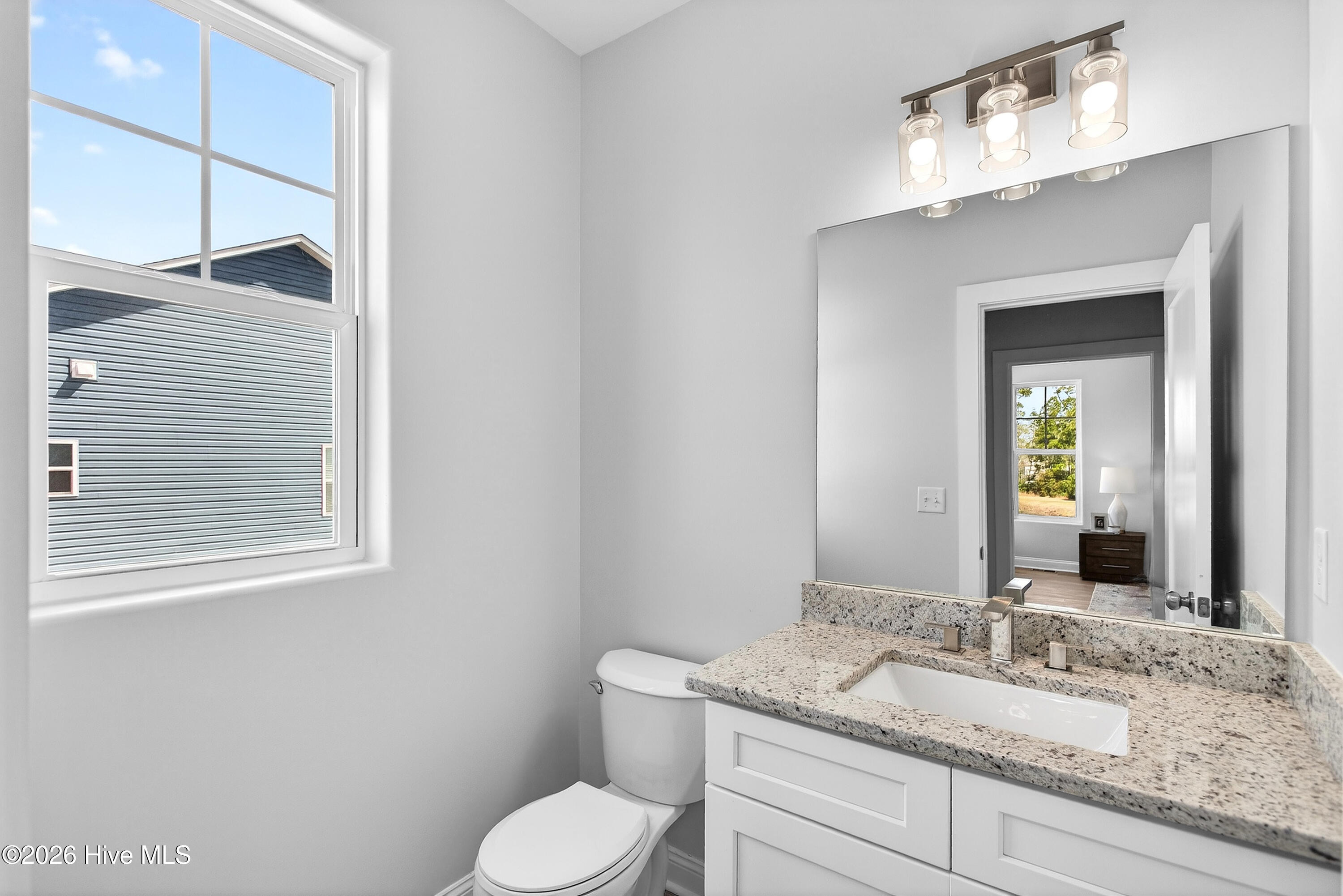 100559687 | Photo 21