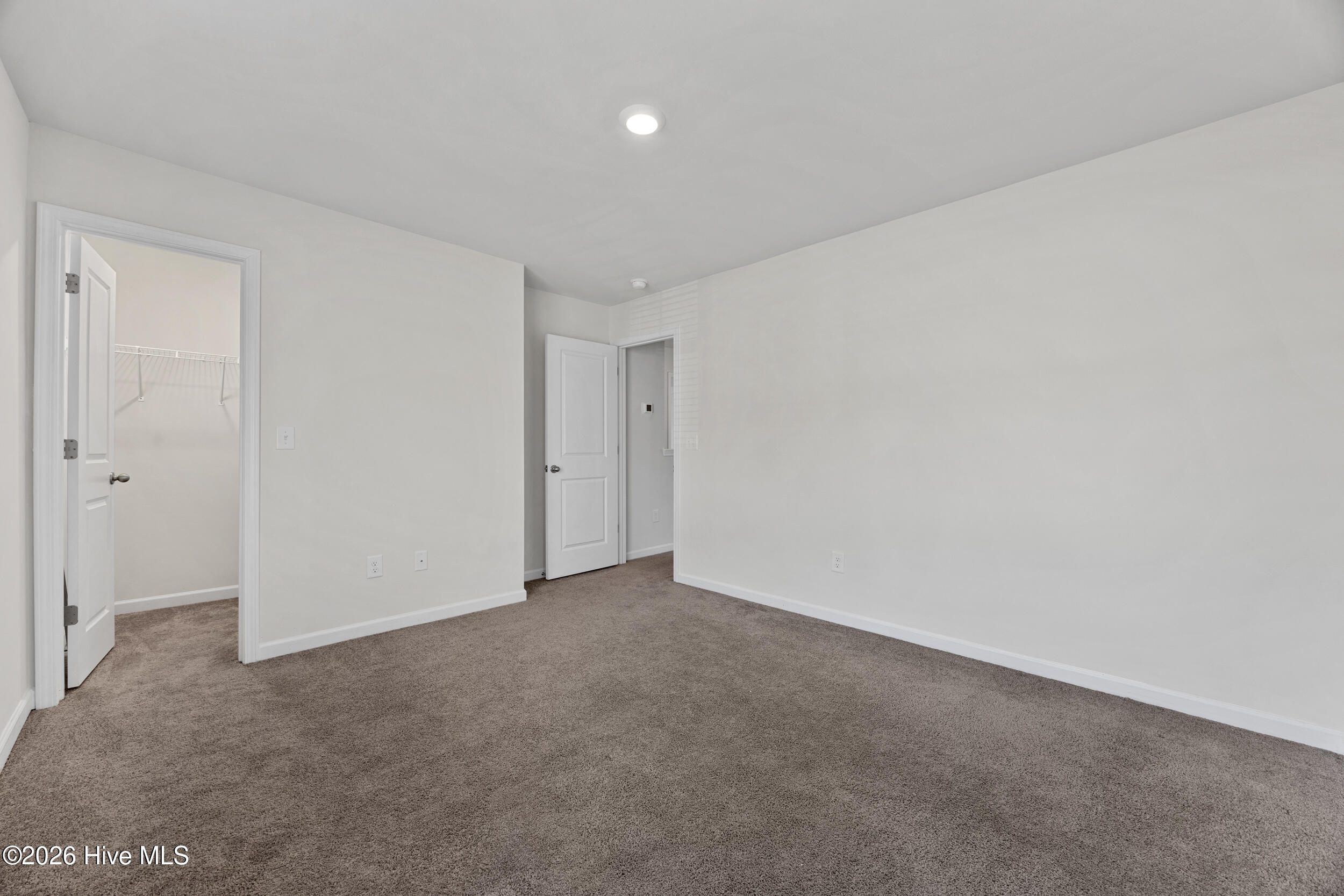 100553351 | Photo 25