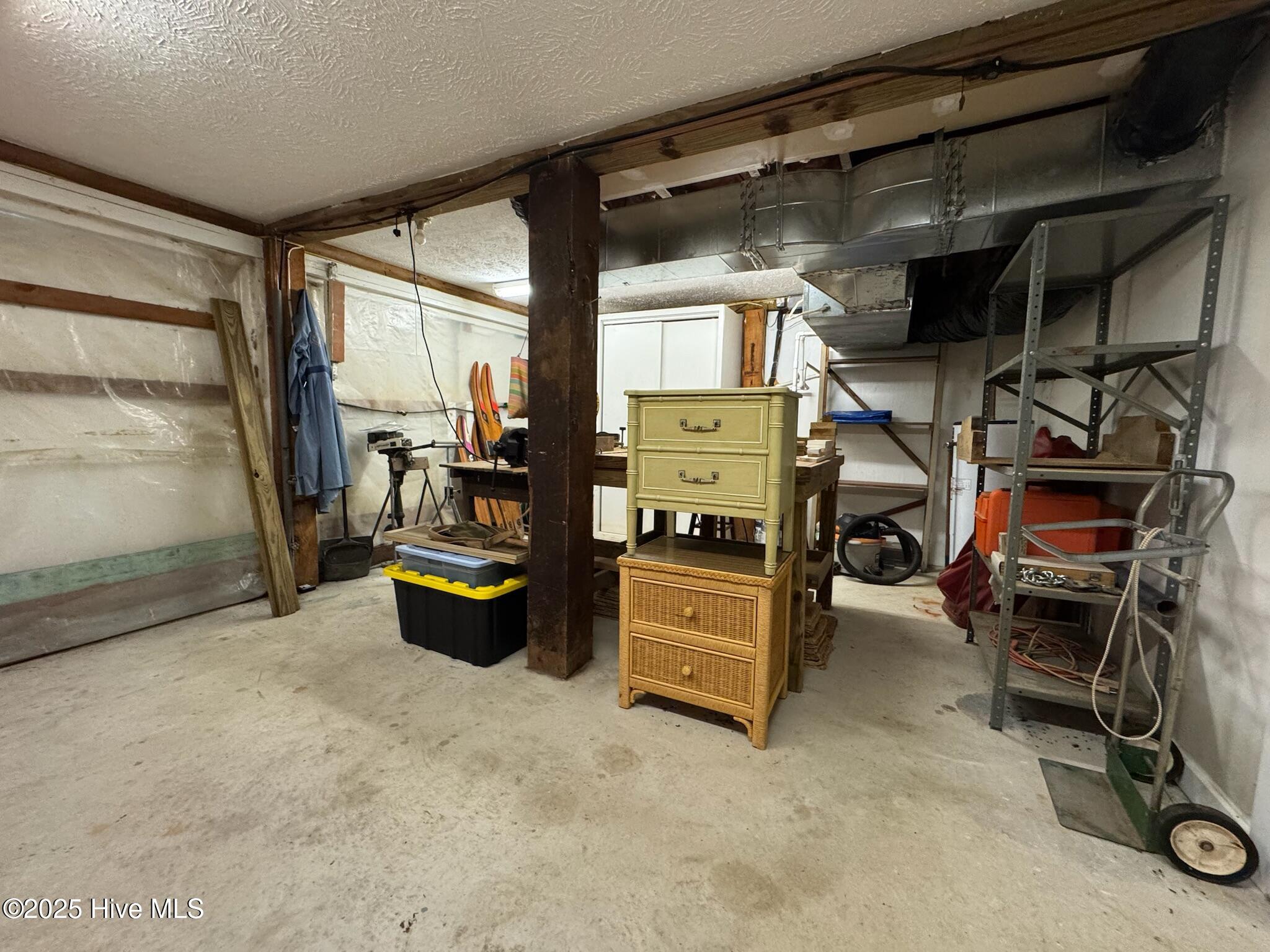 100543685 | Photo 15