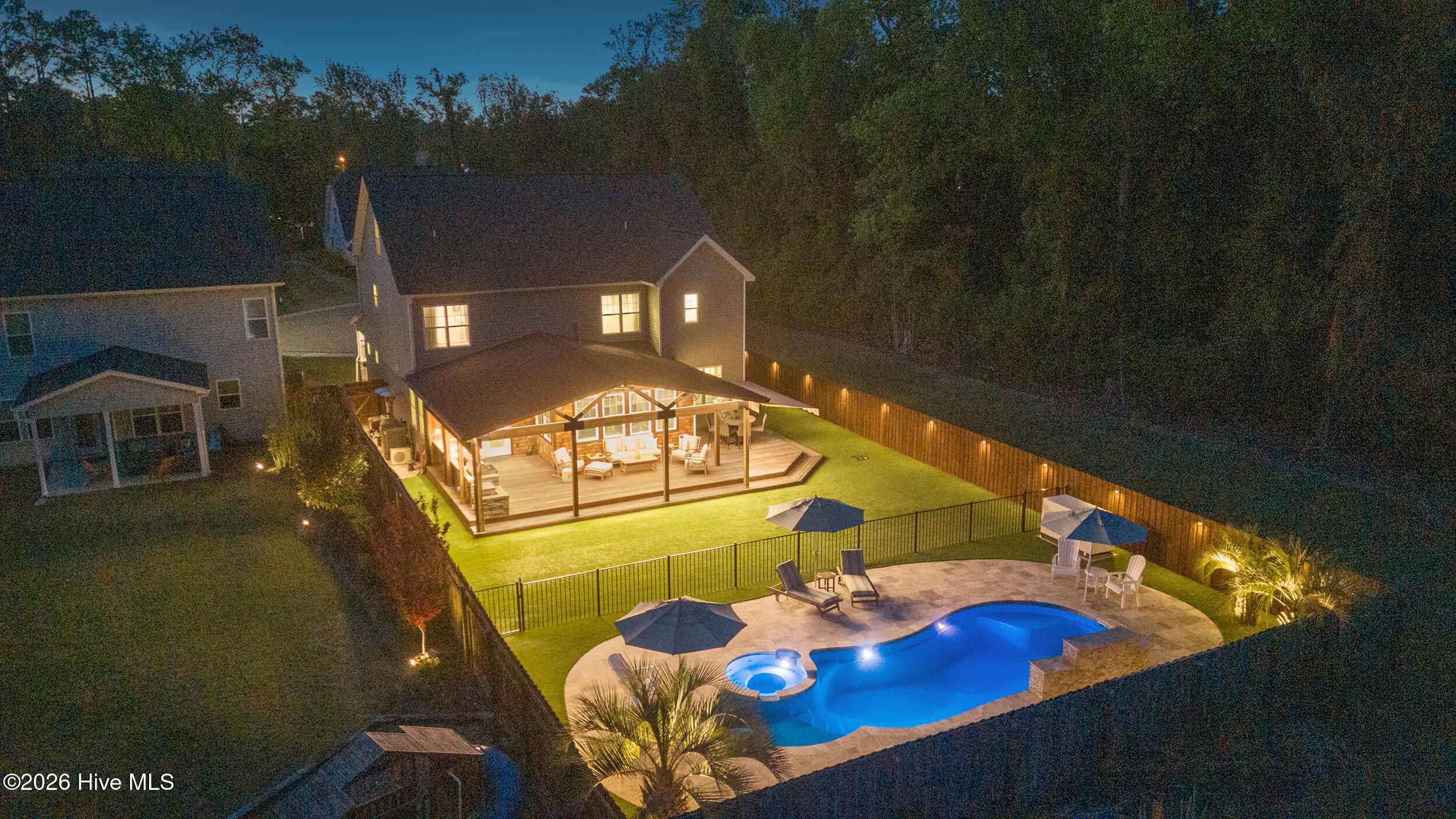 100566940 | Photo 106